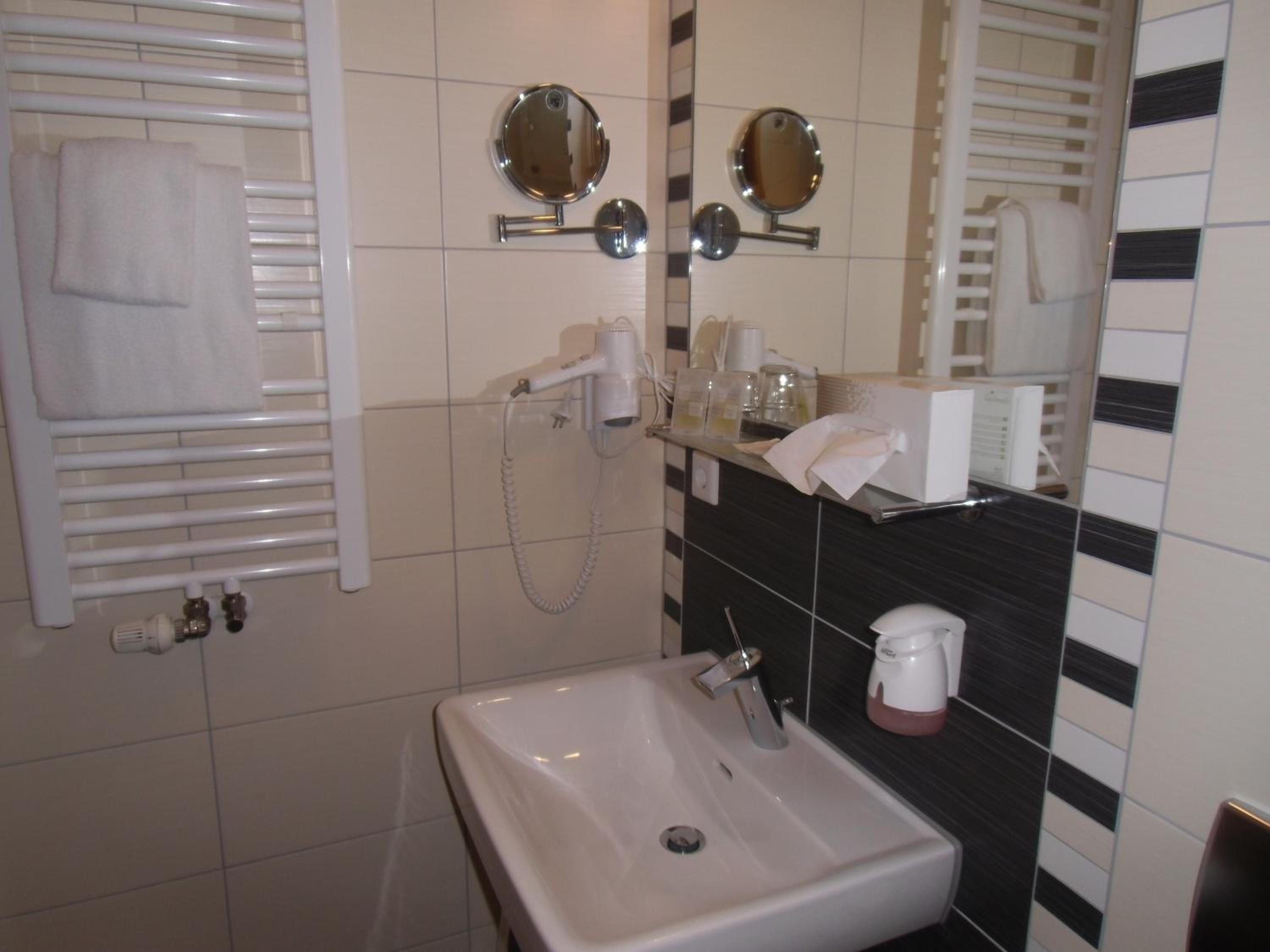Standard Double Room - Photo 3