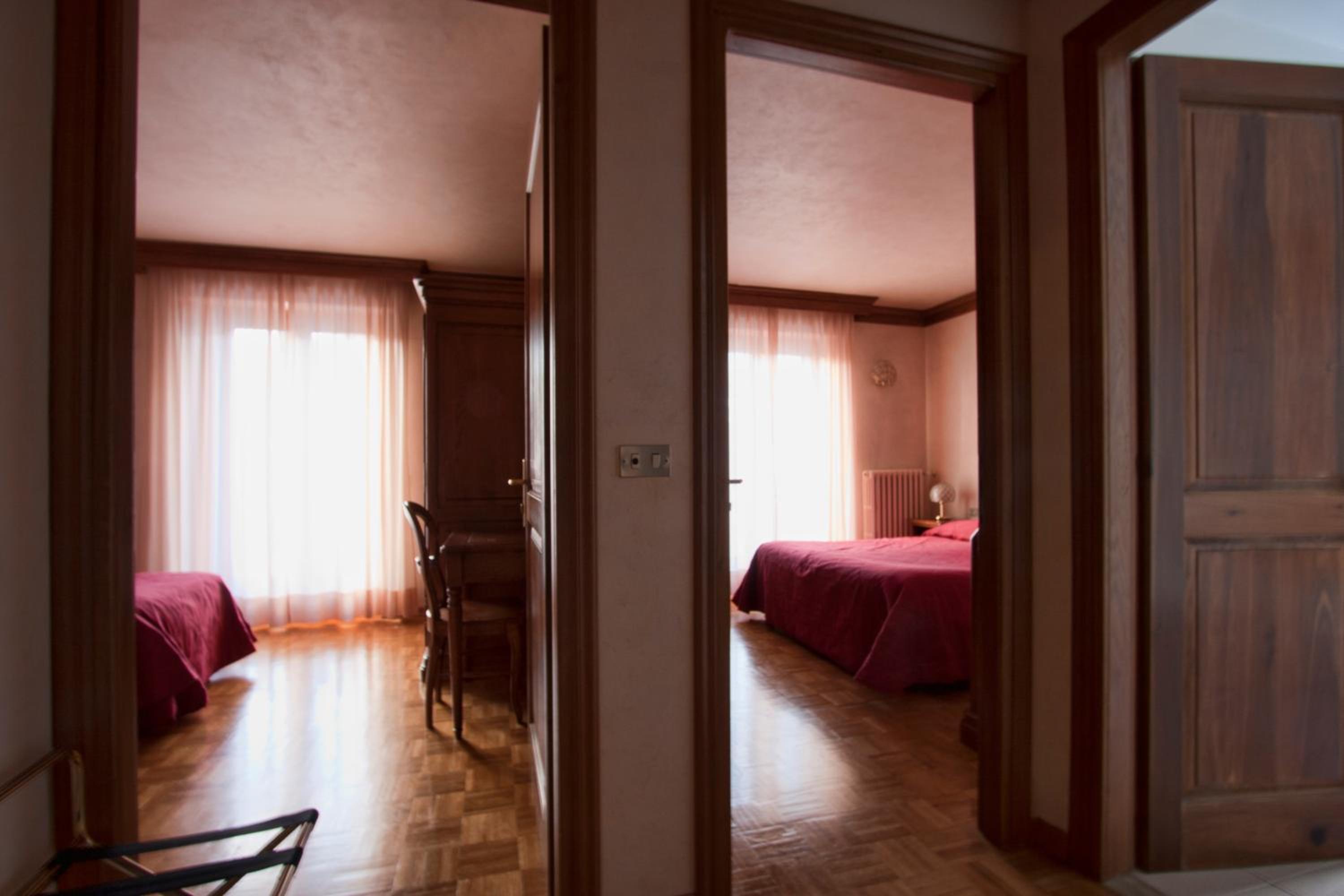 Two Adjacent Double or Twin Rooms photo 1
