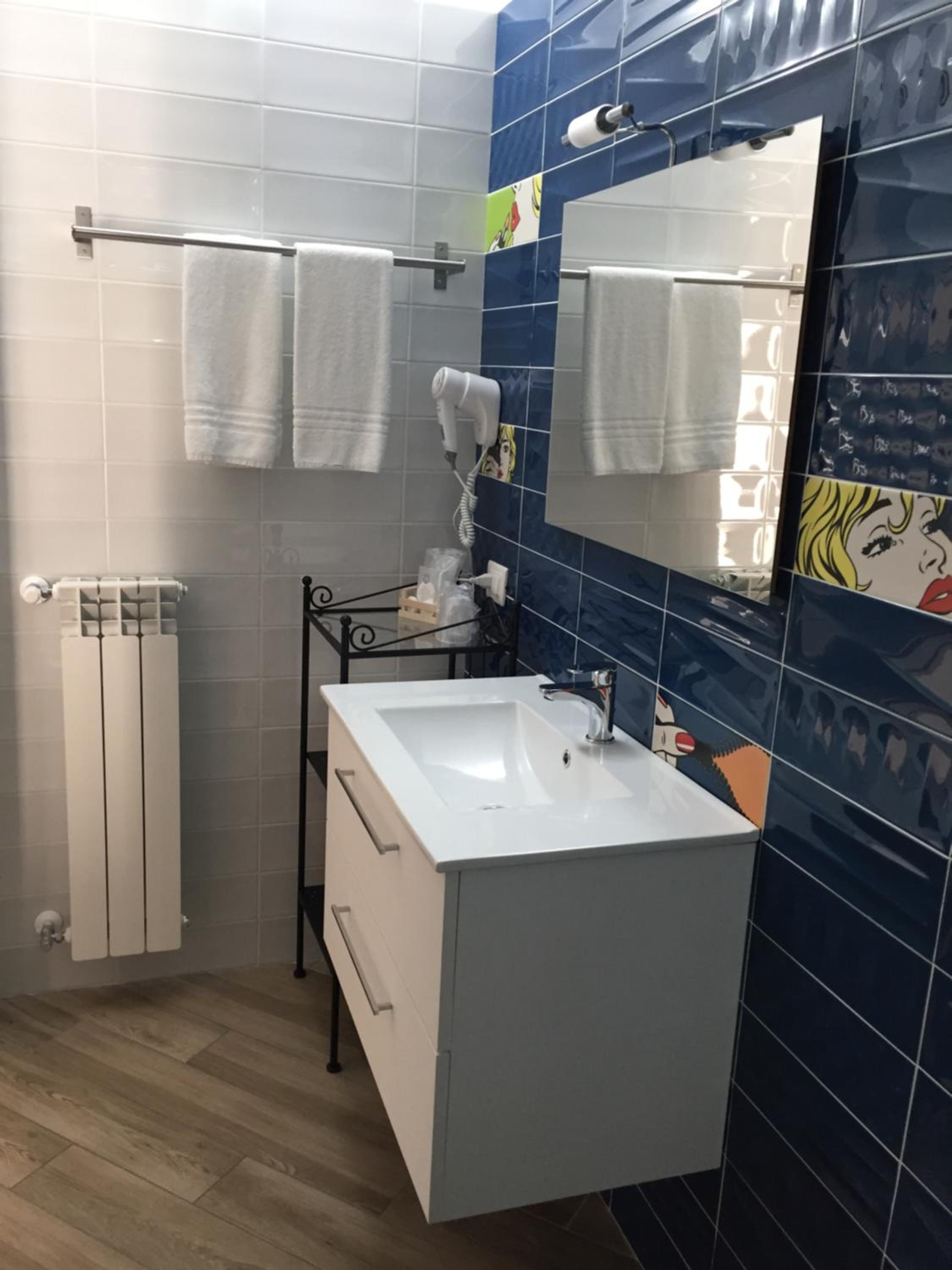 Double Room with Private Bathroom - Photo 4