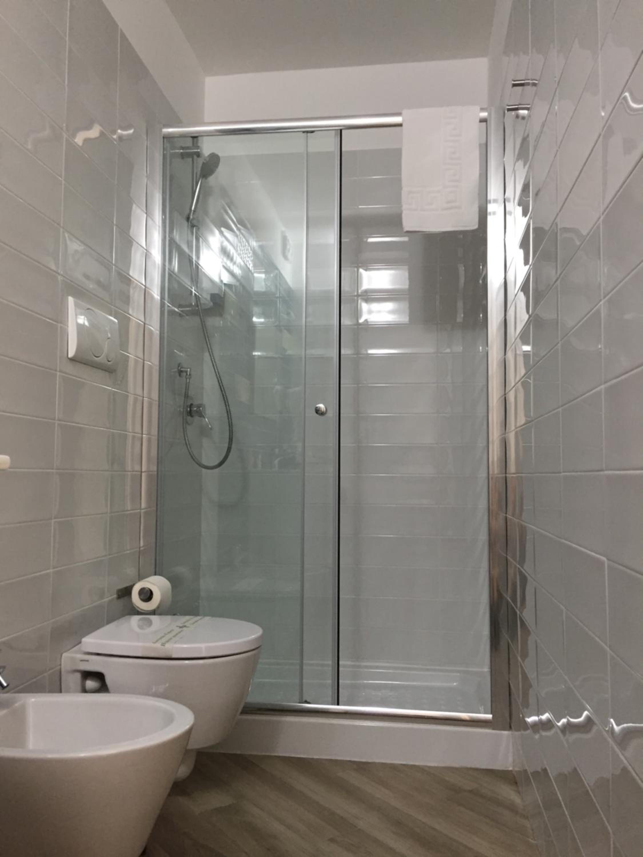Double Room with Private Bathroom - Photo 5