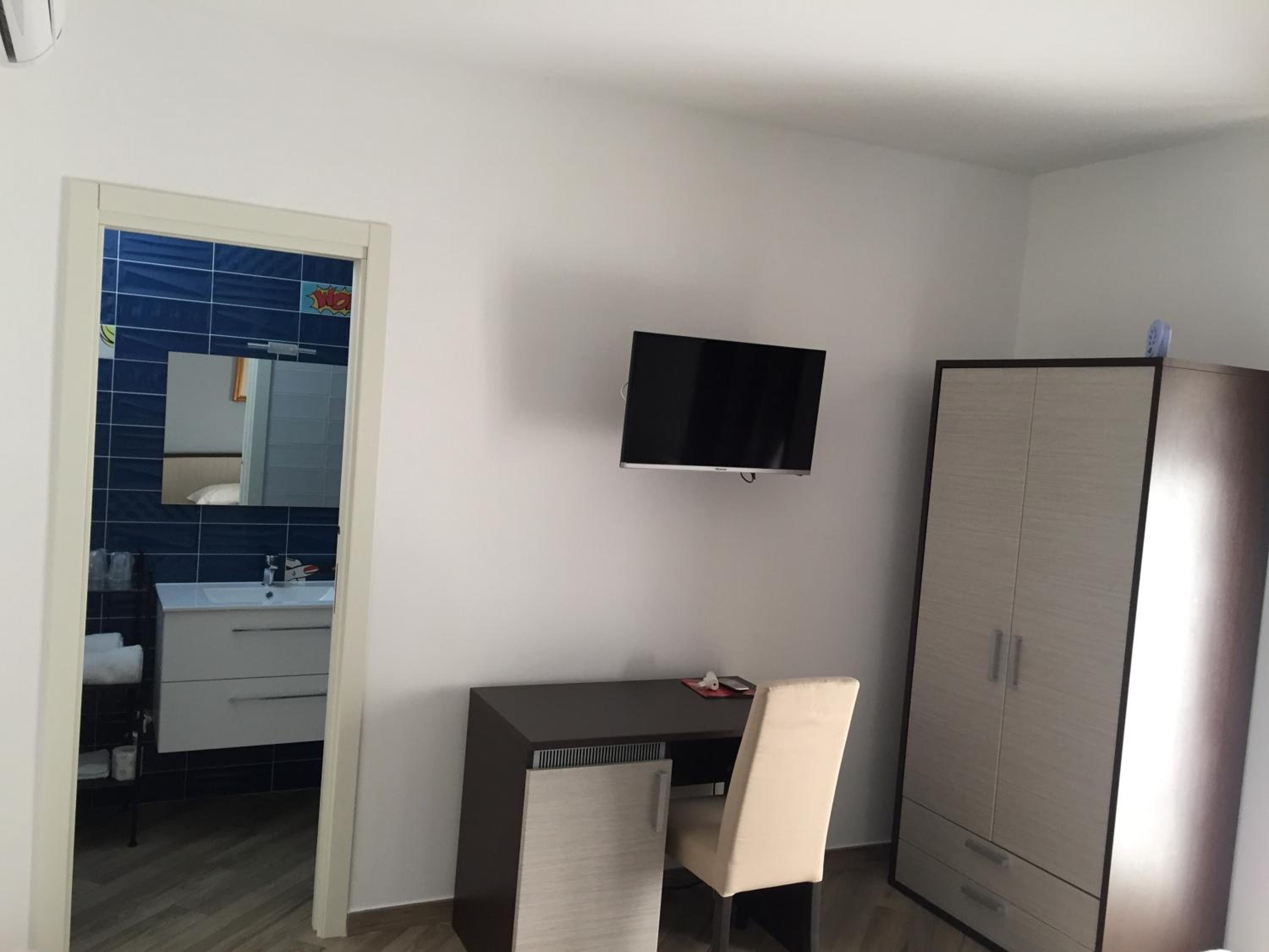 Double Room with Private Bathroom - Photo 1