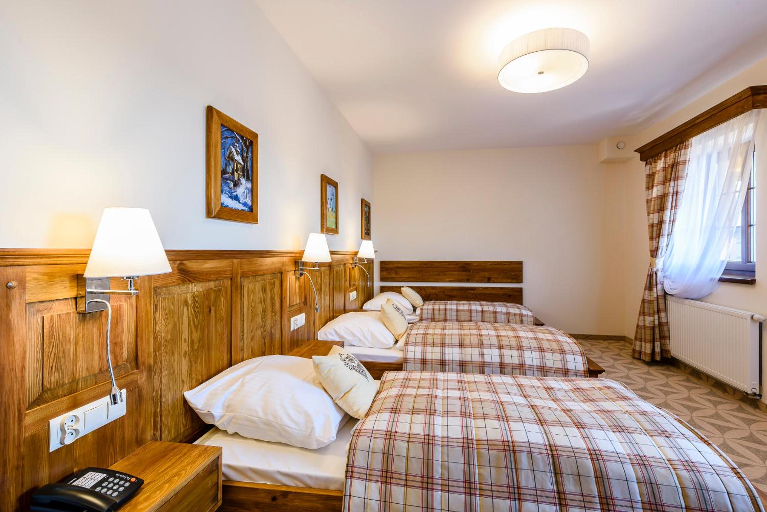 Deluxe Triple Room (***)