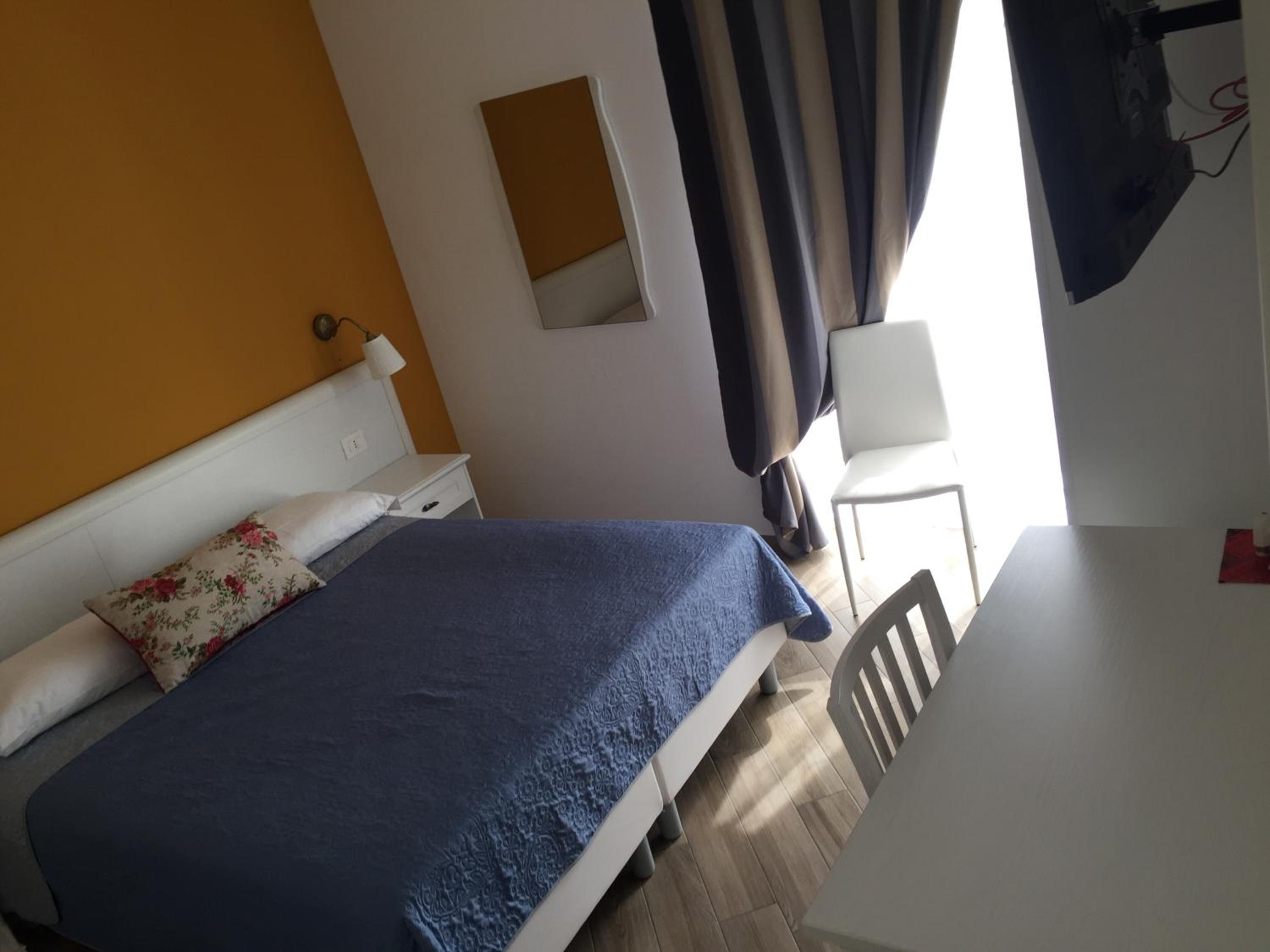 Deluxe Double or Twin Room - Photo 2
