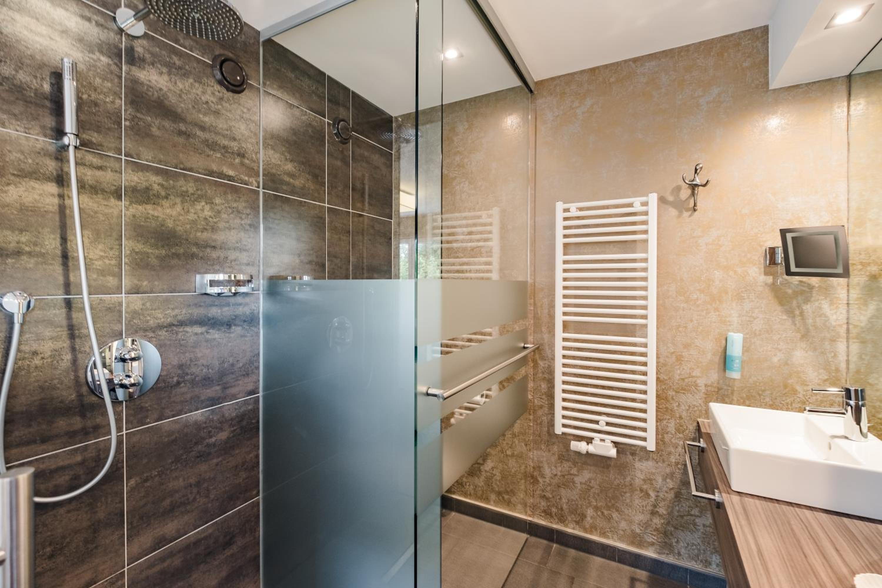 Junior Suite with Terrace - Photo 5