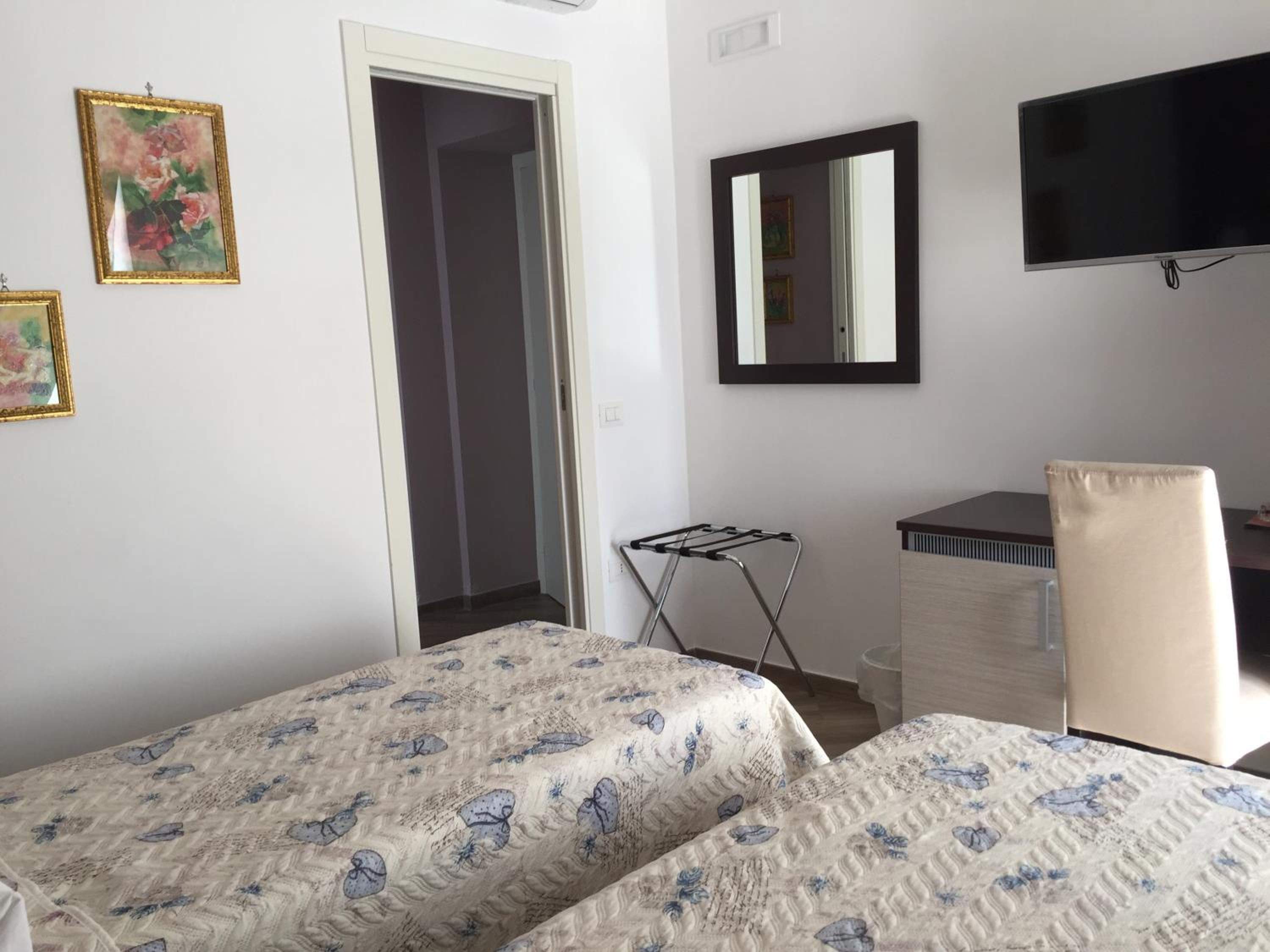 Deluxe Double or Twin Room photo 3