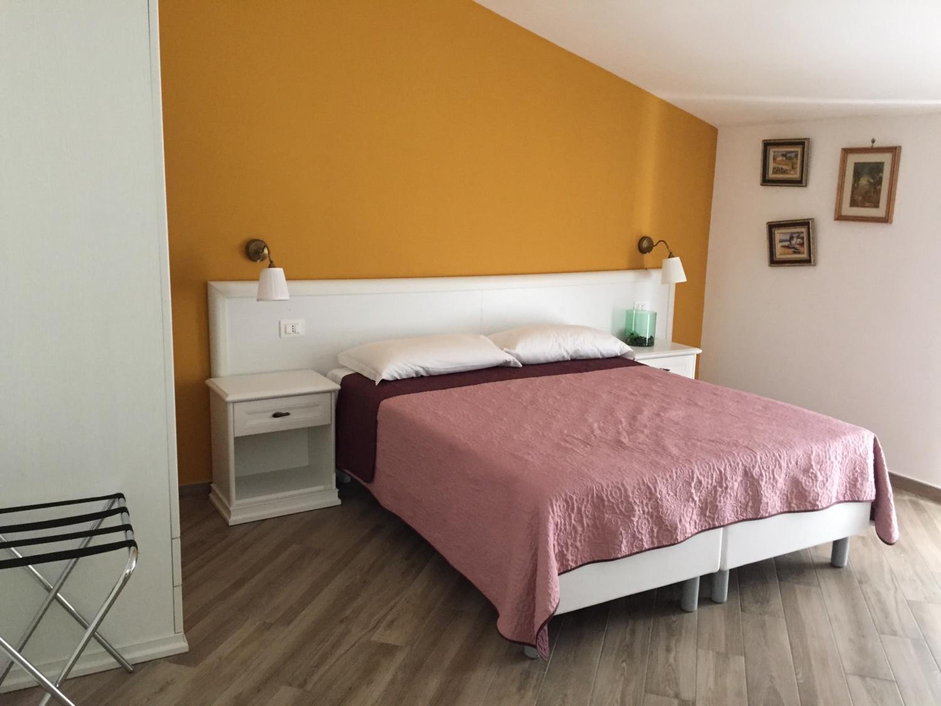 Deluxe Double or Twin Room photo 2