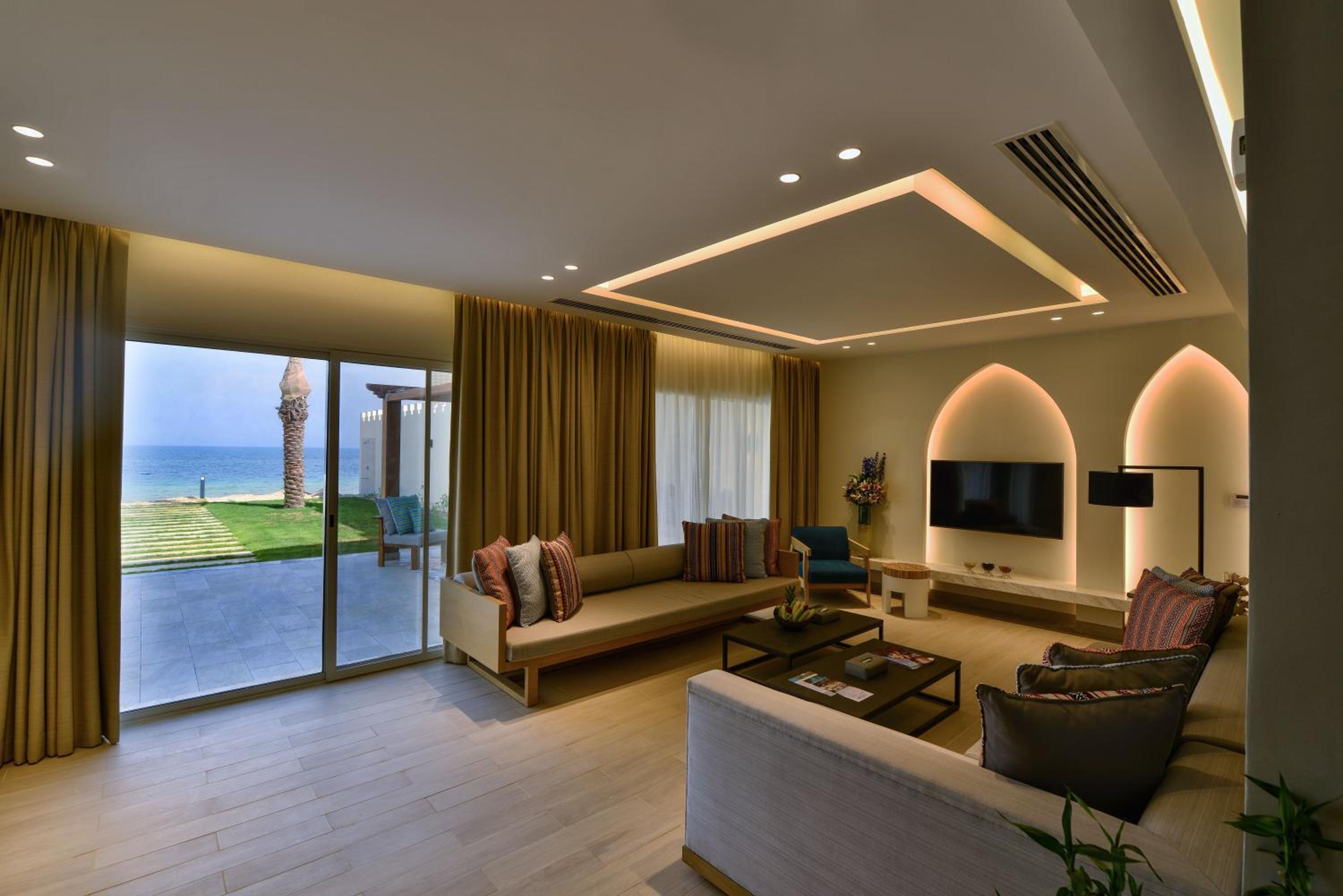 Executive 4 Bedroom Villa with Sea View - Families Only photo 2
