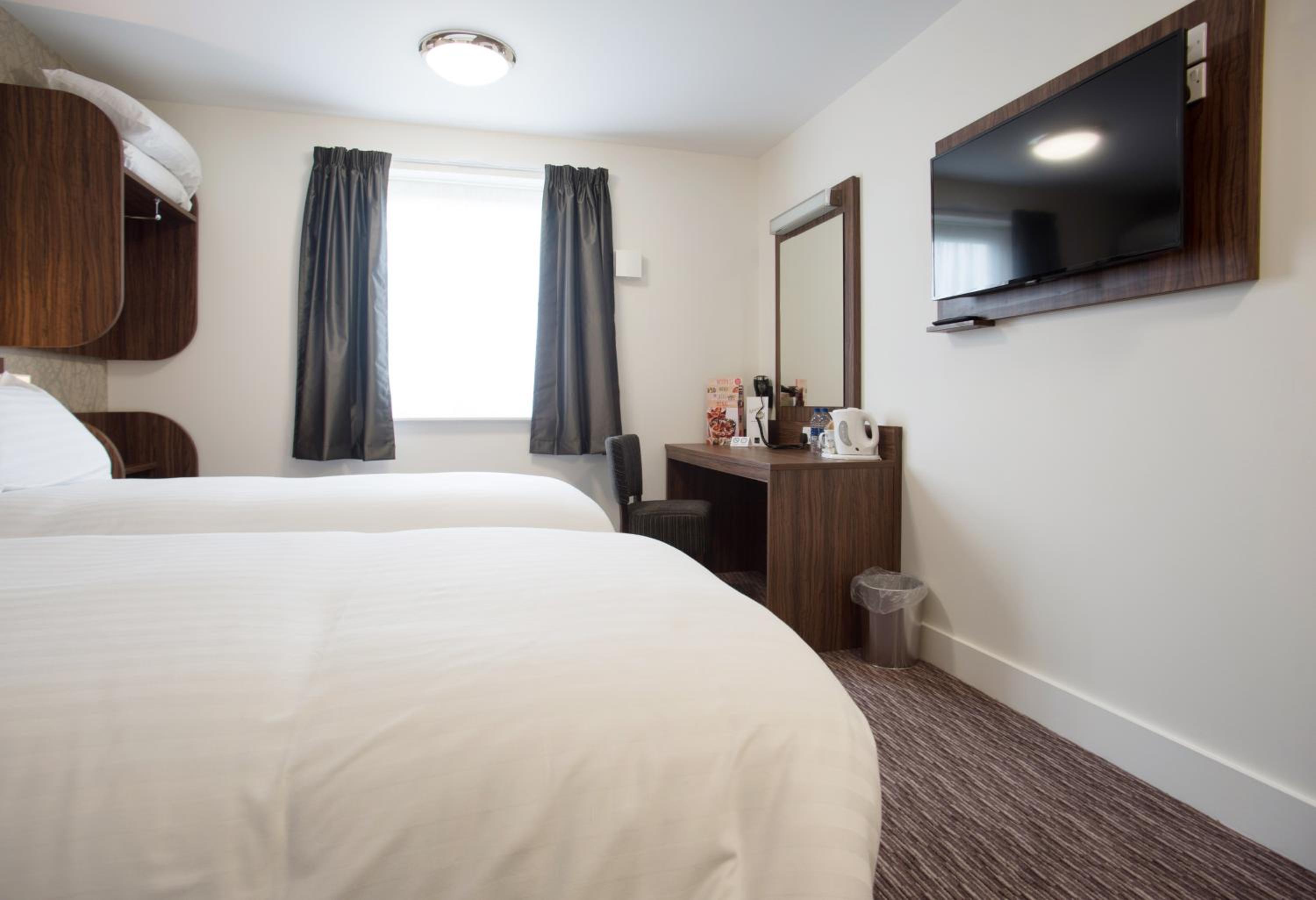 Double or Twin Room - Photo 4