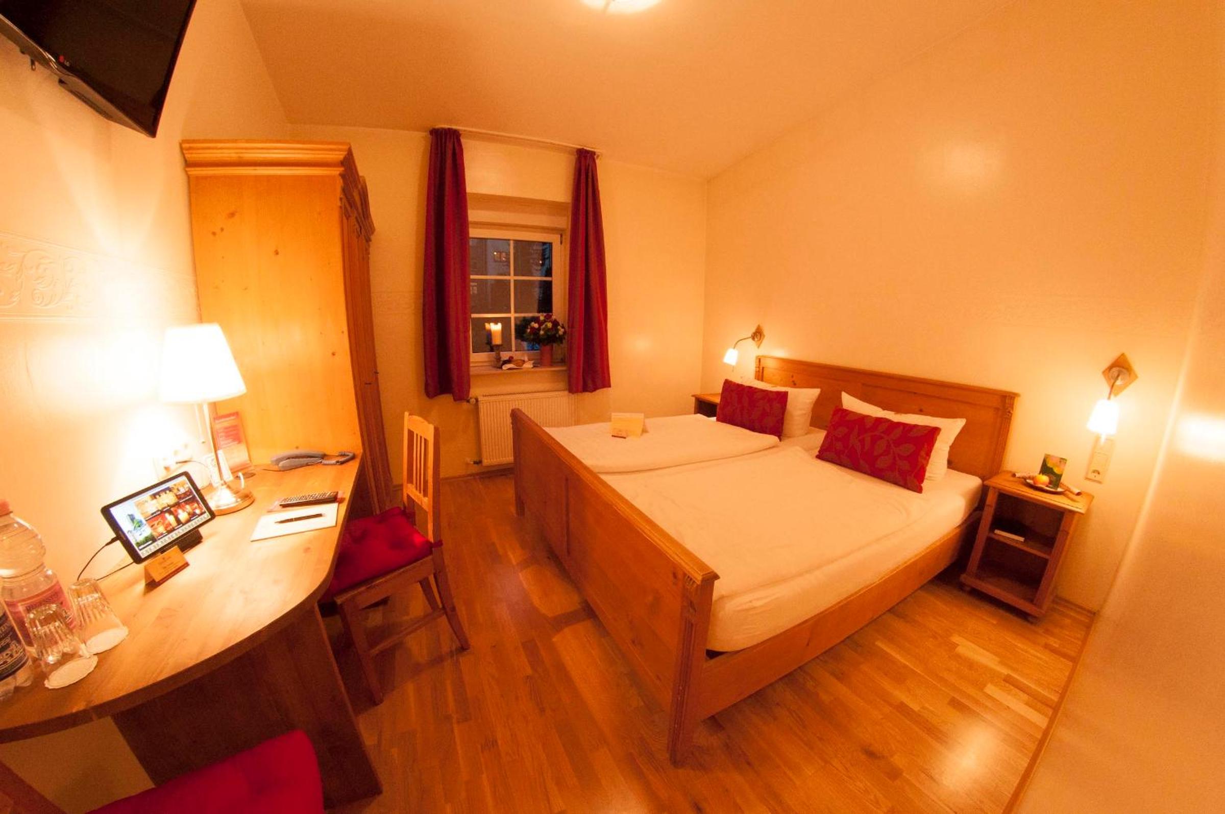 Small Double Room - Photo 1