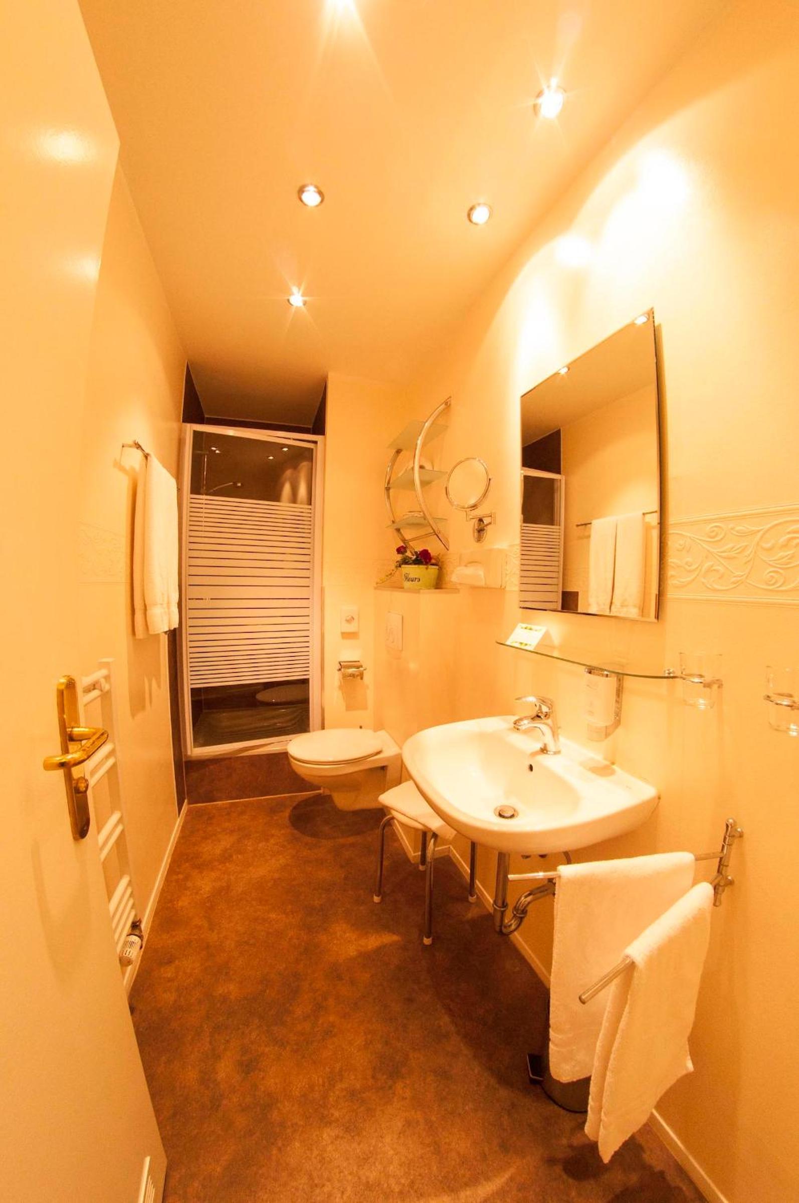 Small Double Room - Photo 3