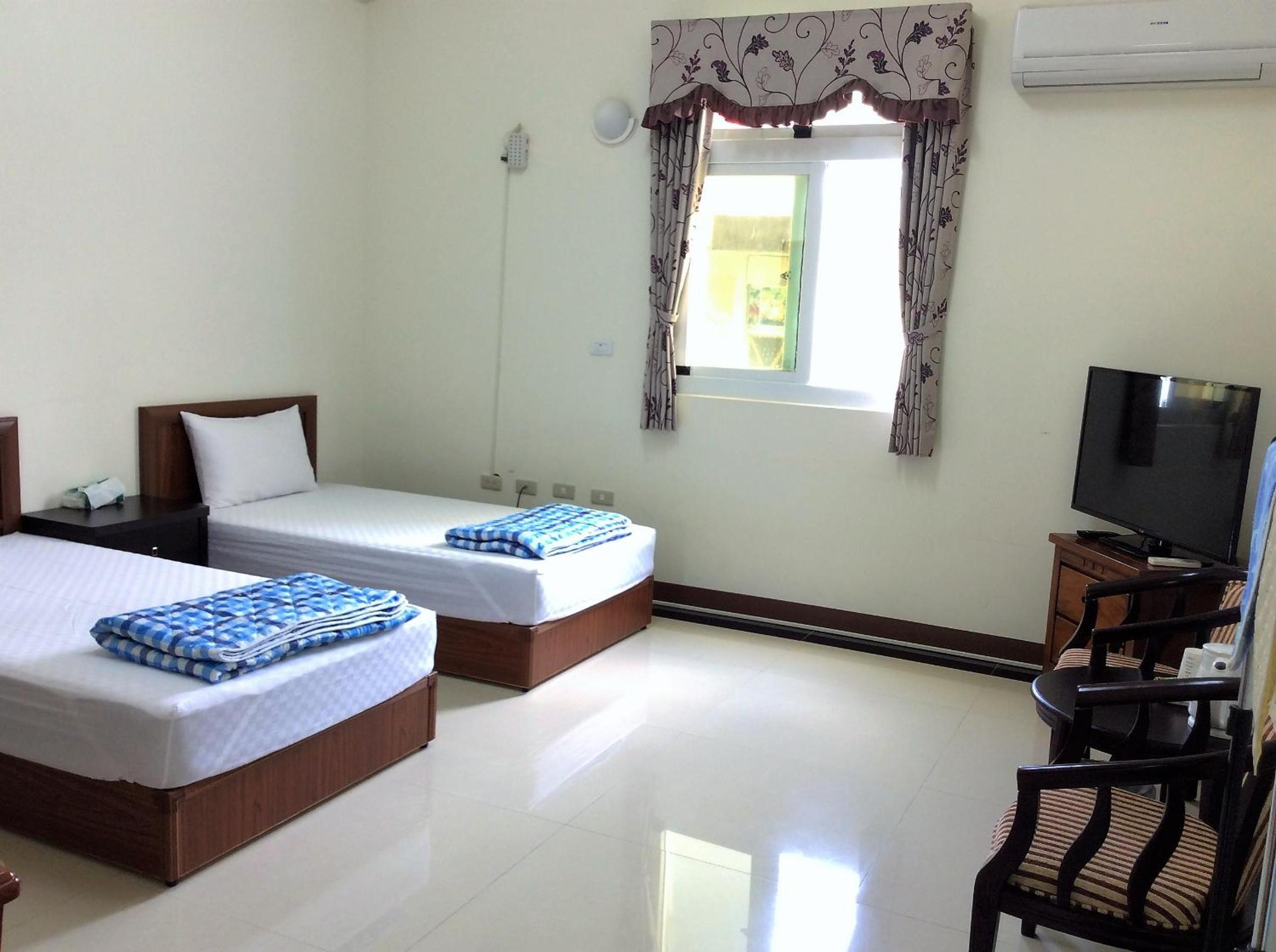 Standard Queen Room