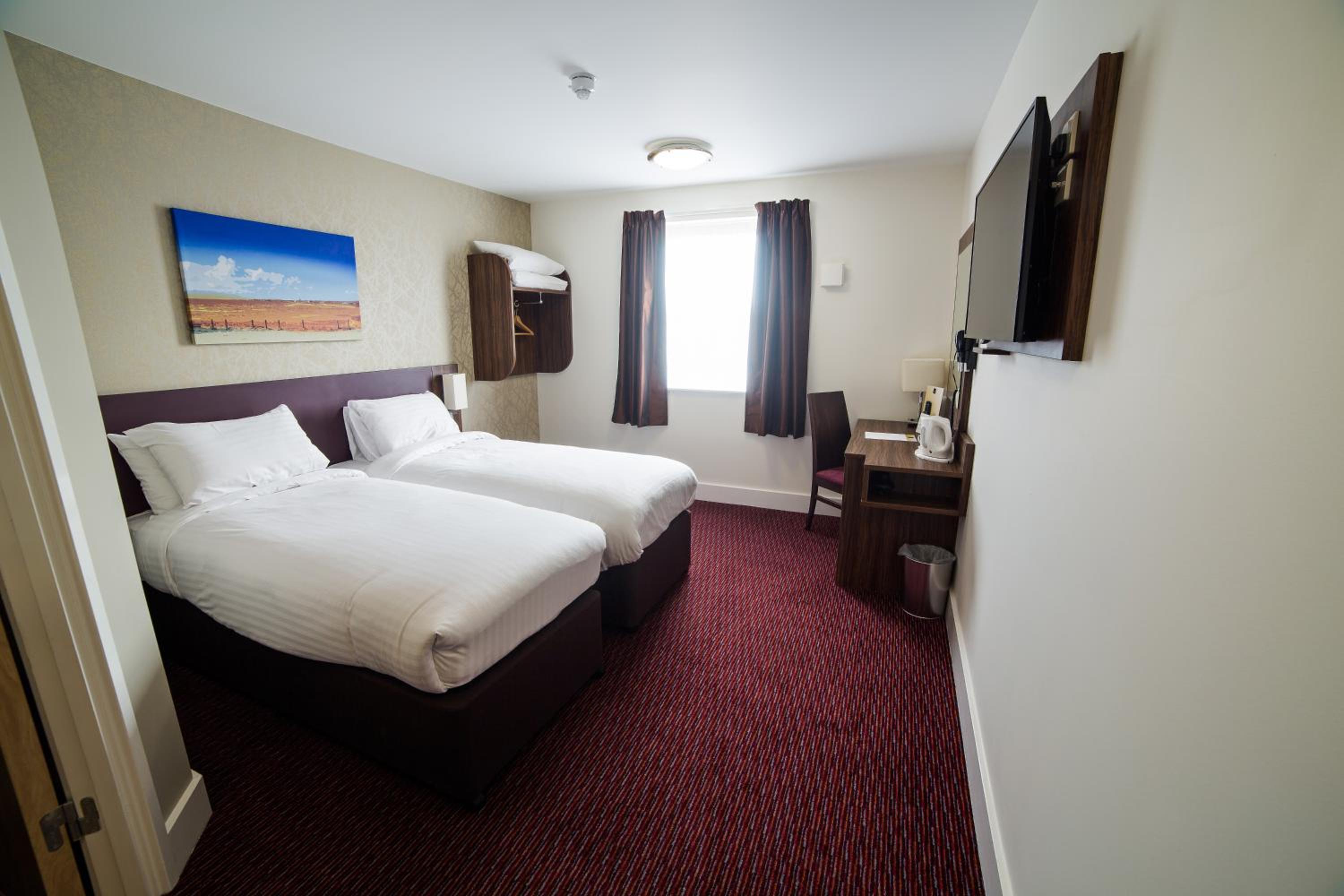 Twin Room - Disability Access - Photo 4