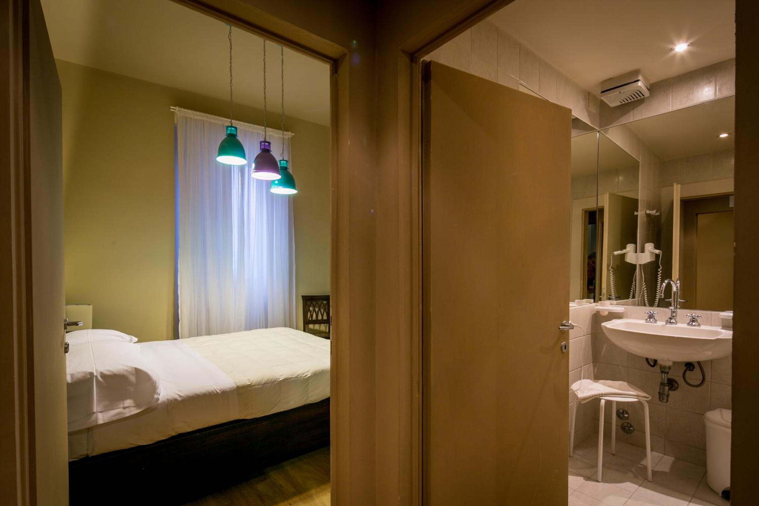 Quadruple Room with Private Bathroom - Photo 1