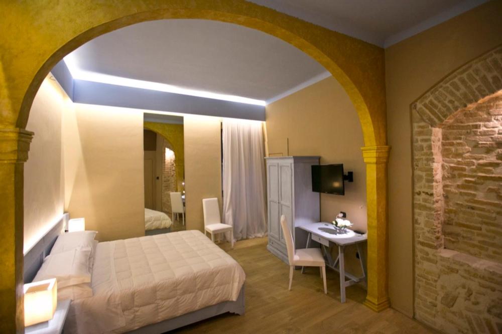 Triple Room with Private Bathroom - Photo 1