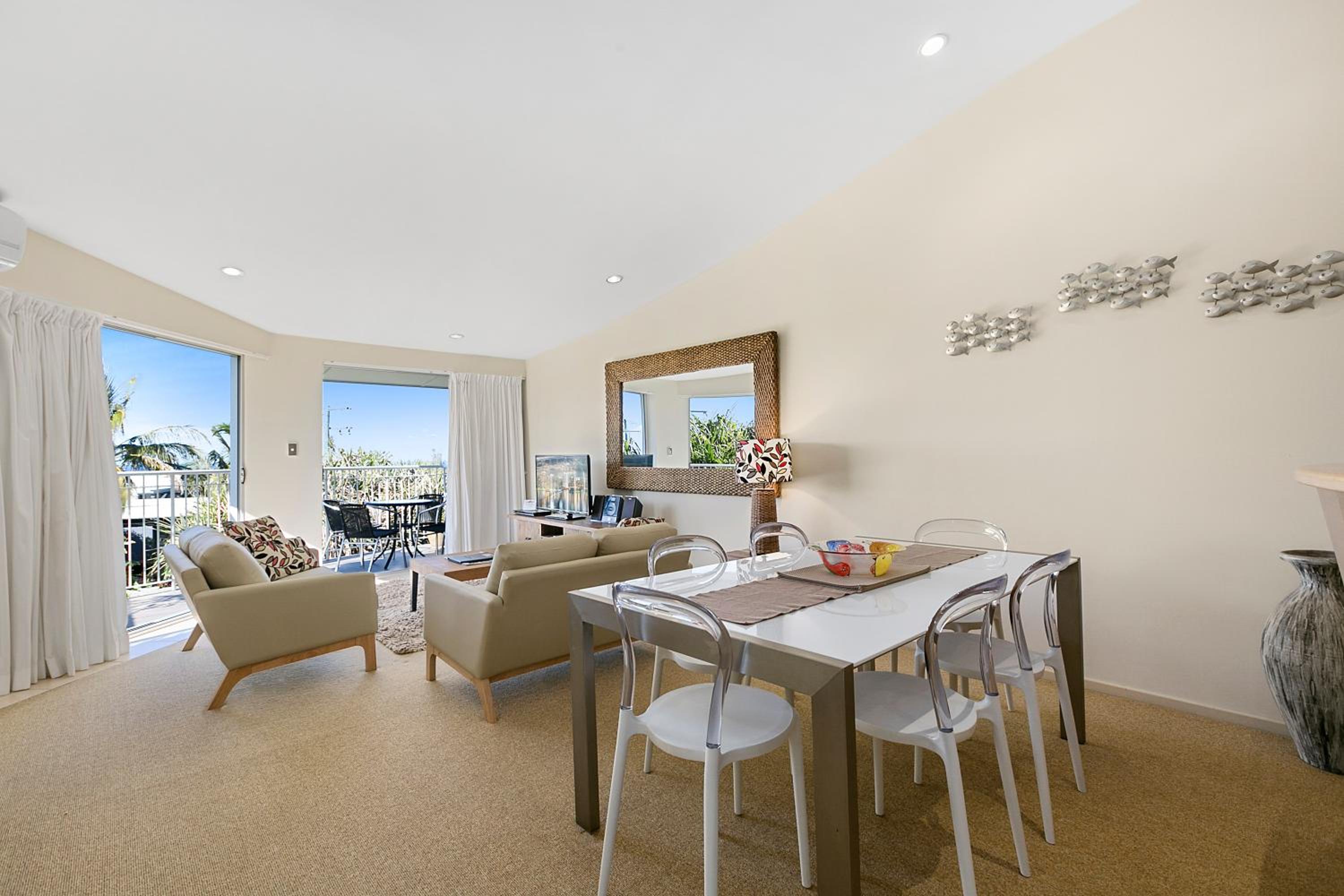 Two-Bedroom Apartment with Filtered Ocean View photo 2