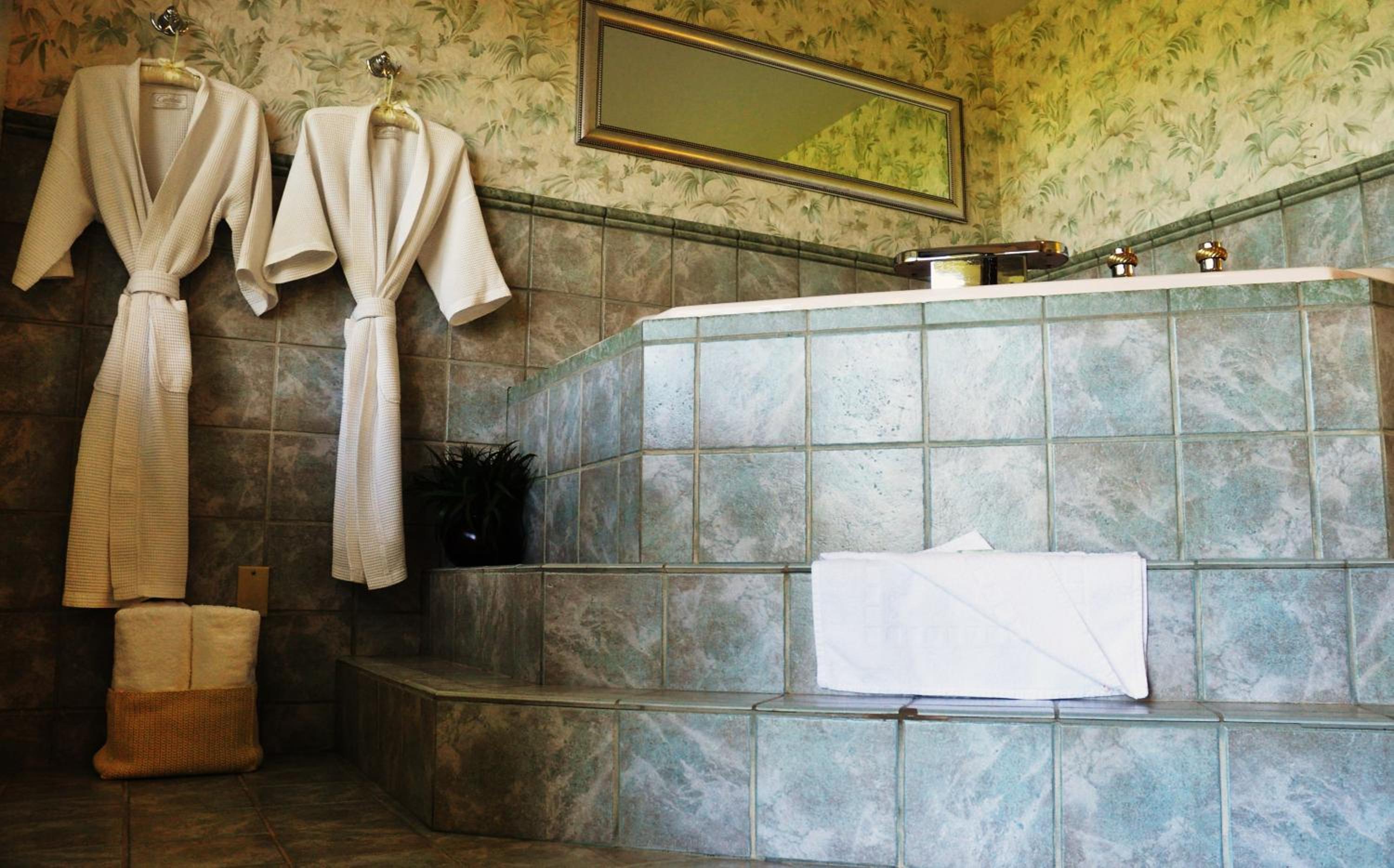 Queen Room with Spa Bath with Sea View - Photo 2