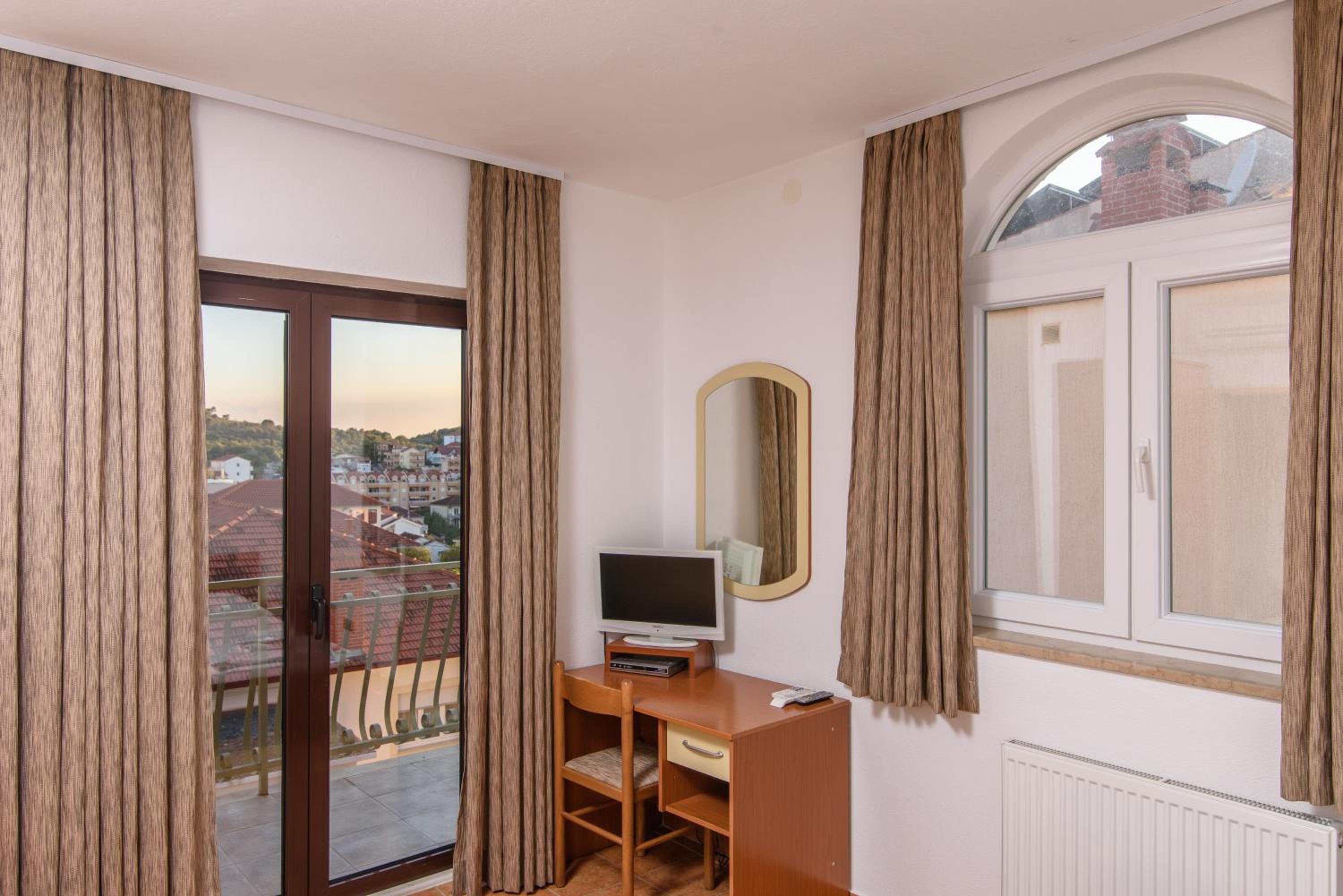 Doppelzimmer mit Balkon und Meerblick