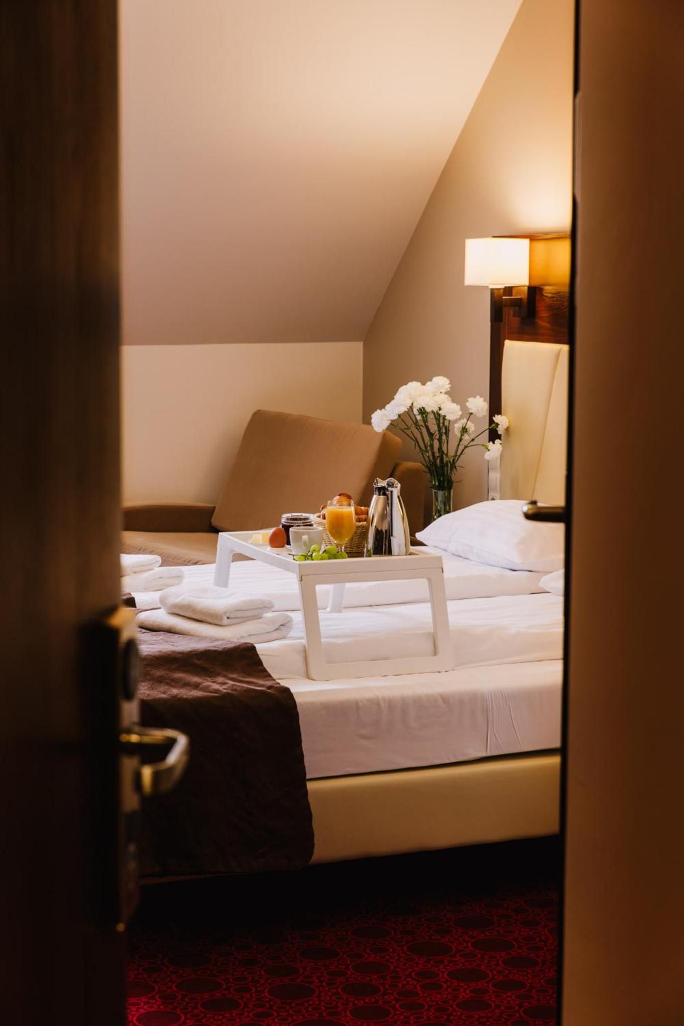 Double or Twin Room - Photo 4