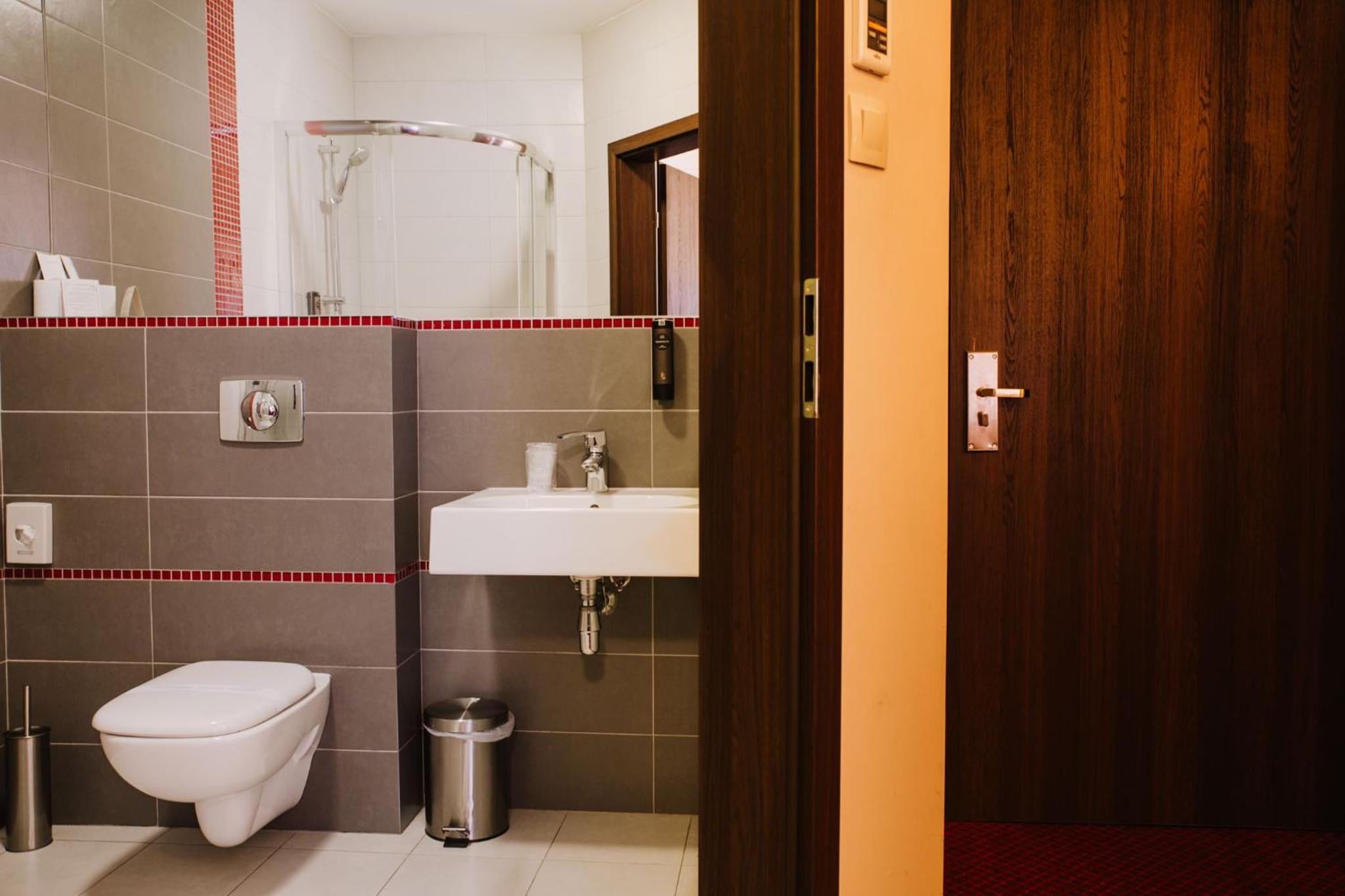 Double or Twin Room - Photo 3