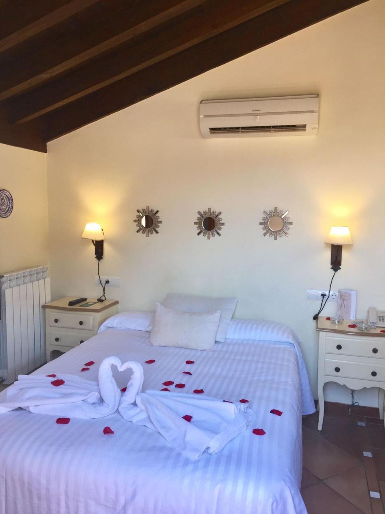 Standard Double or Twin Room - Photo 2