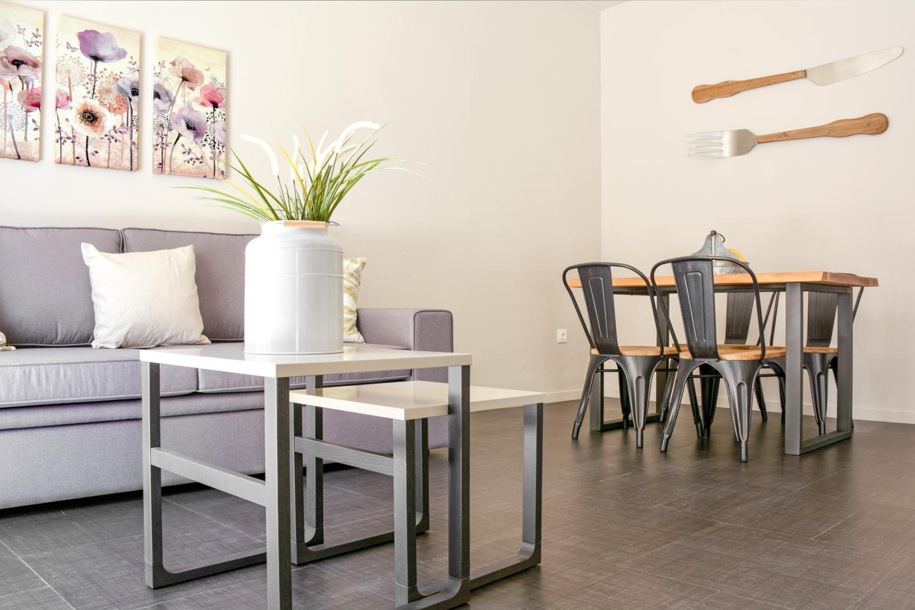 One-Bedroom Apartment thumbnail 6