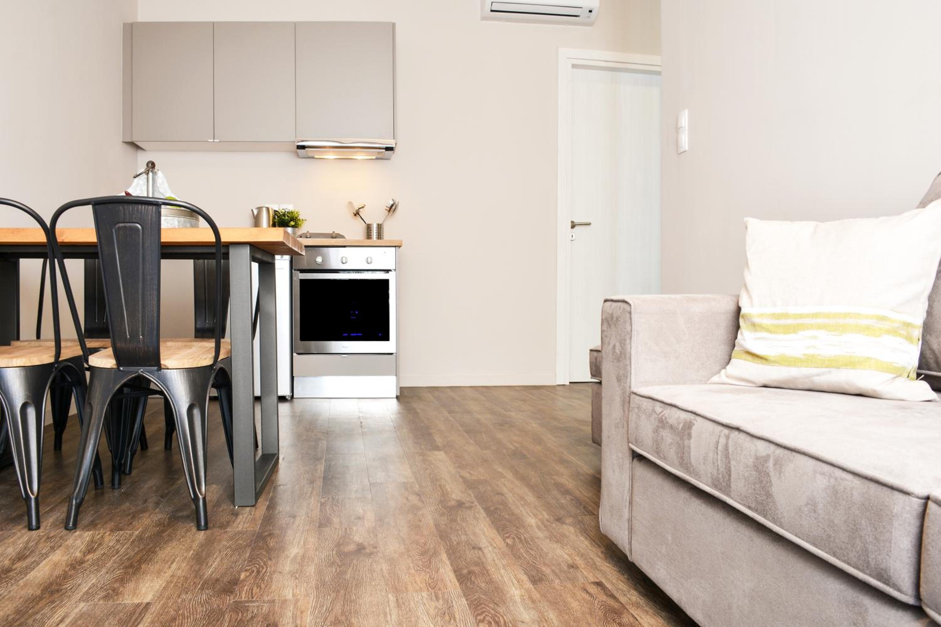 Two-Bedroom Apartment with Balcony thumbnail 6