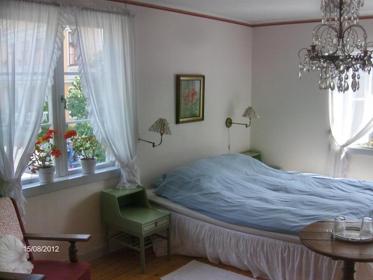 Double Room with Shared Bathroom - Annex photo 2