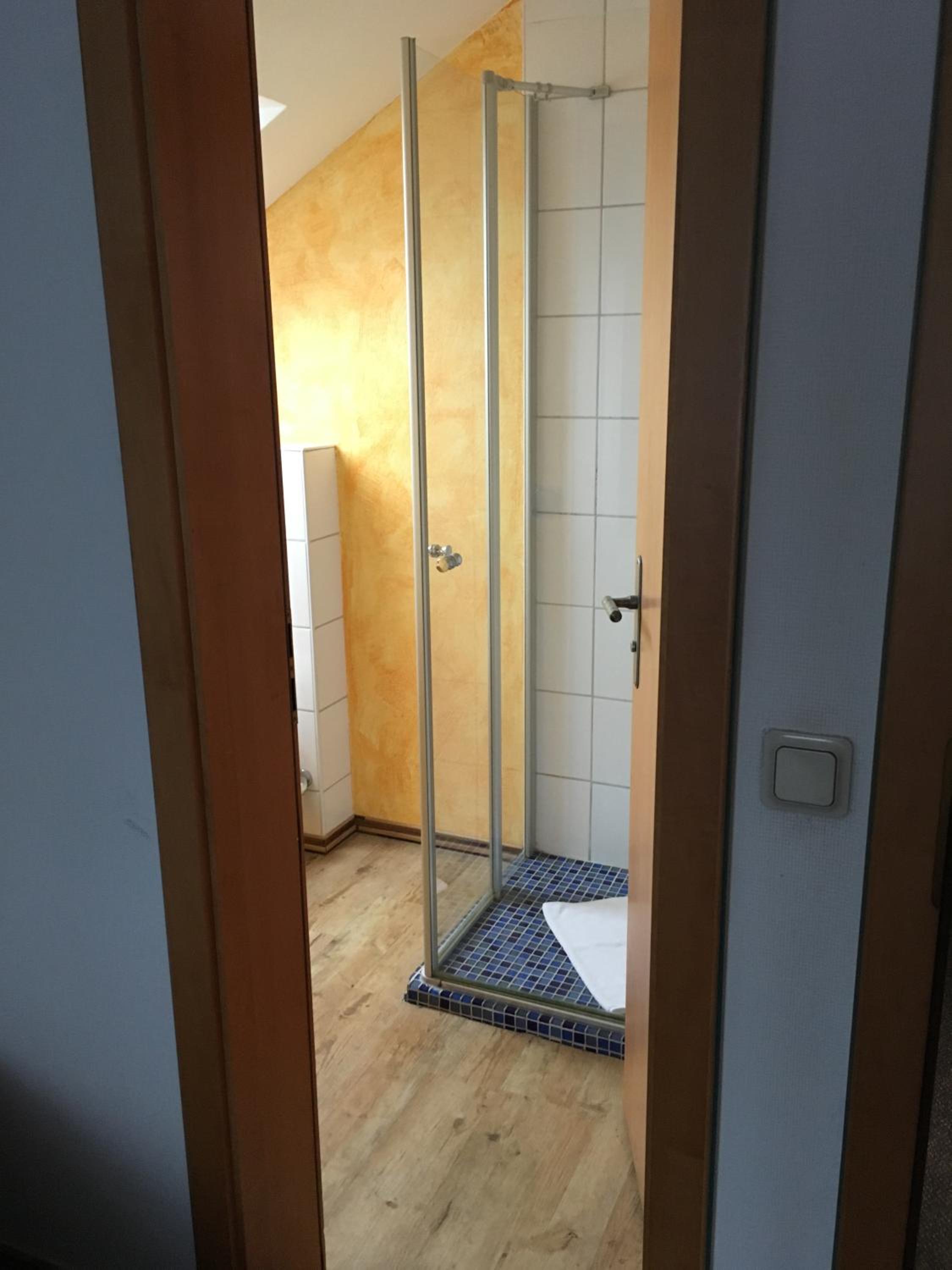 Single Room with Bathroom photo 2