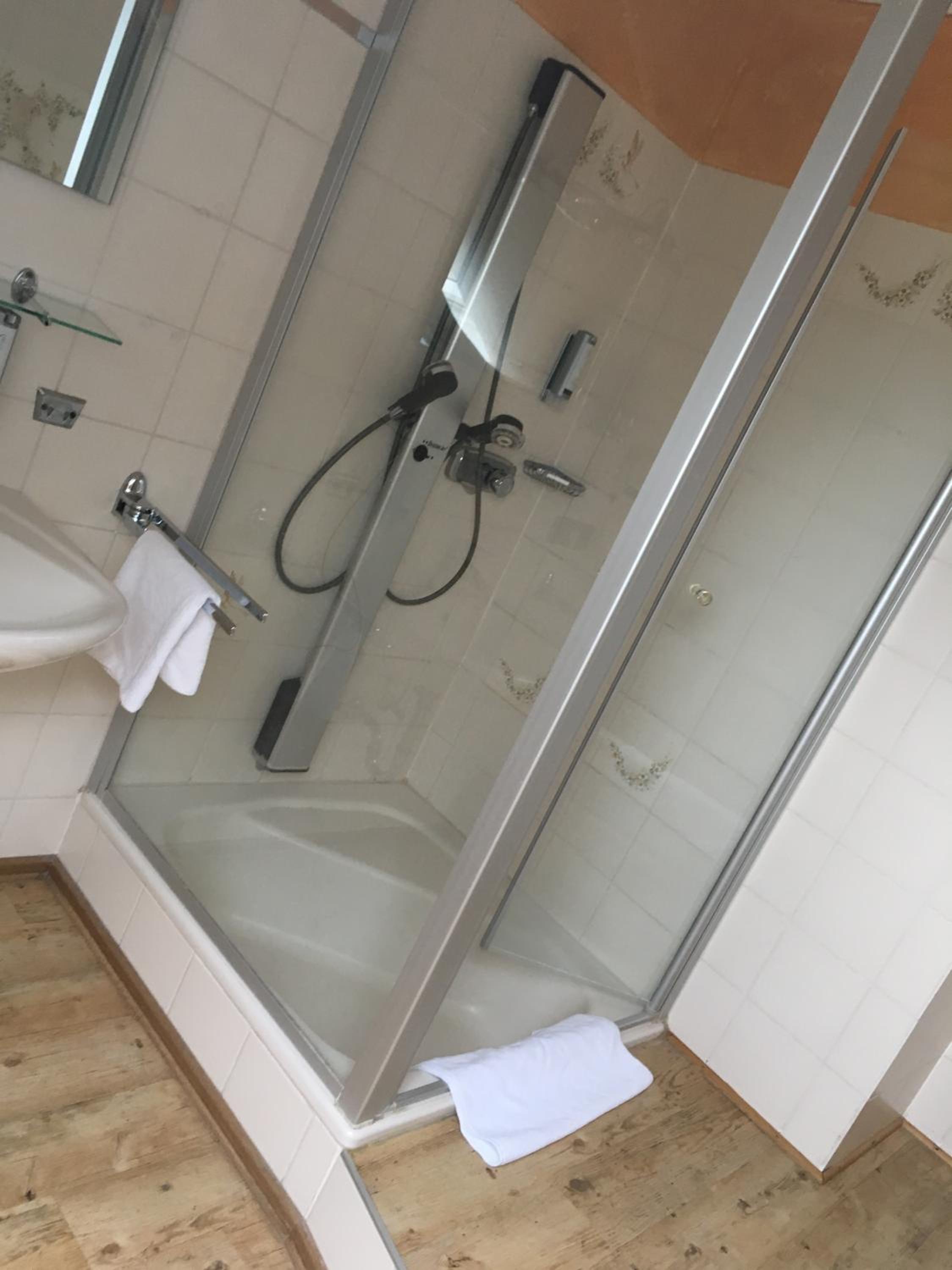Double Room with Private Bathroom - Photo 6