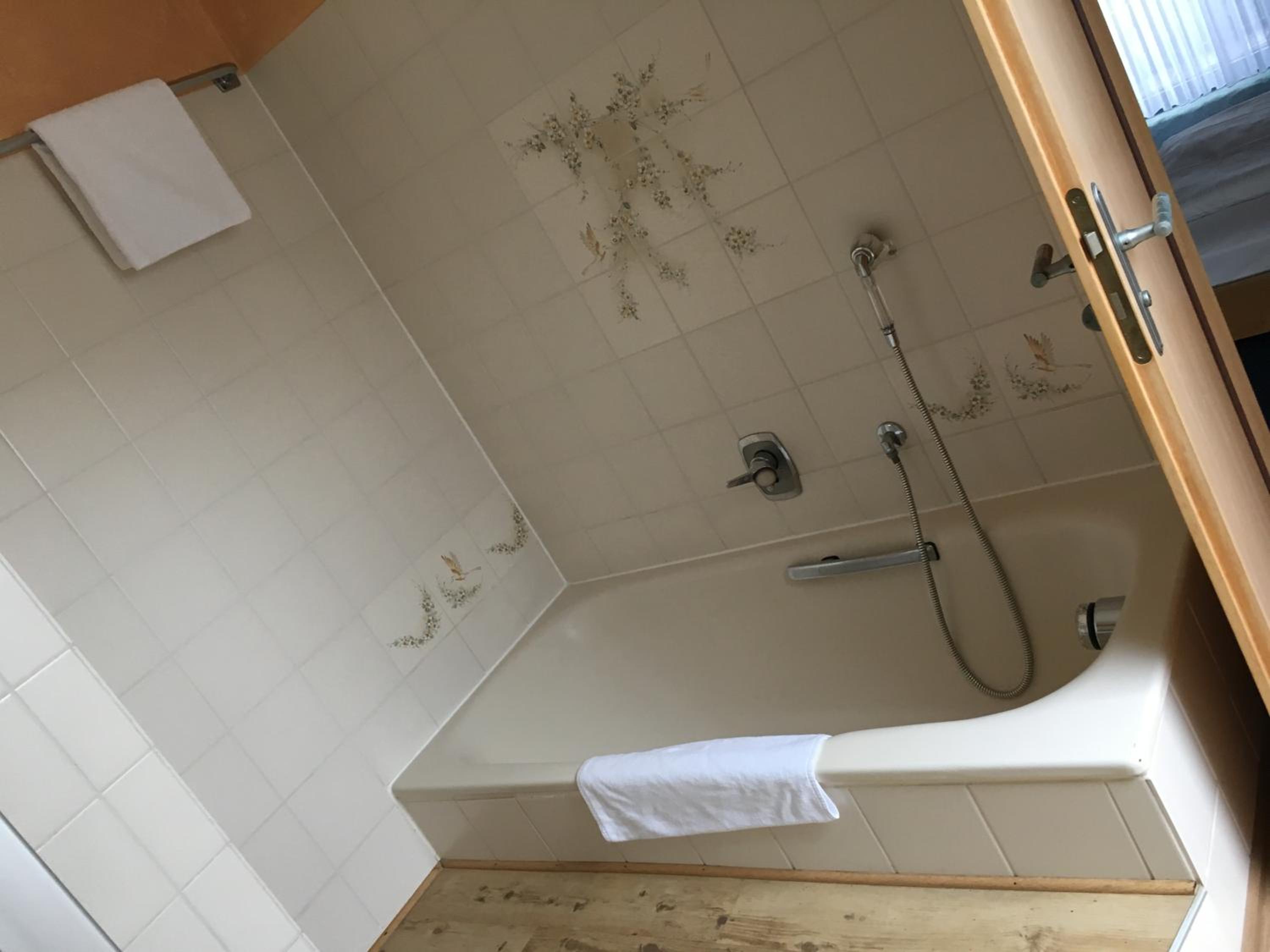Double Room with Private Bathroom - Photo 5