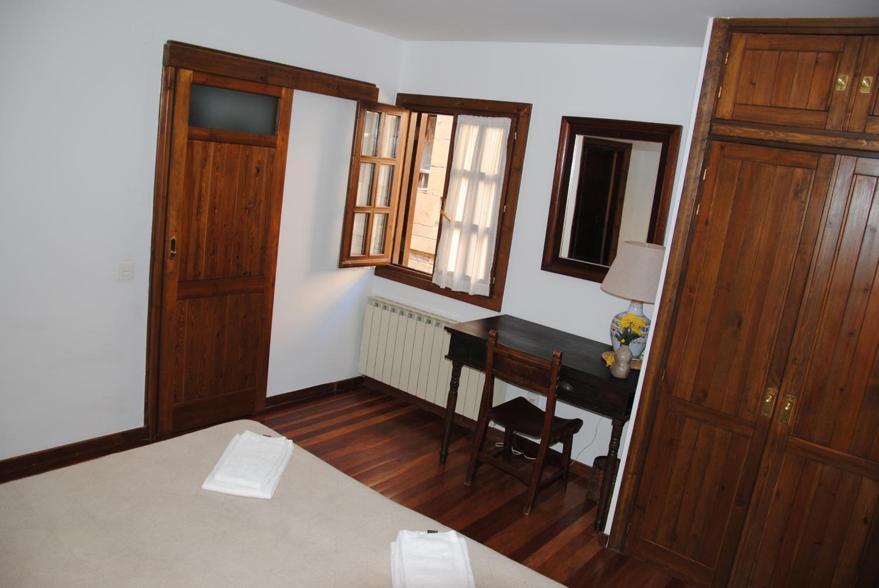 Standard Double or Twin Room - Photo 3