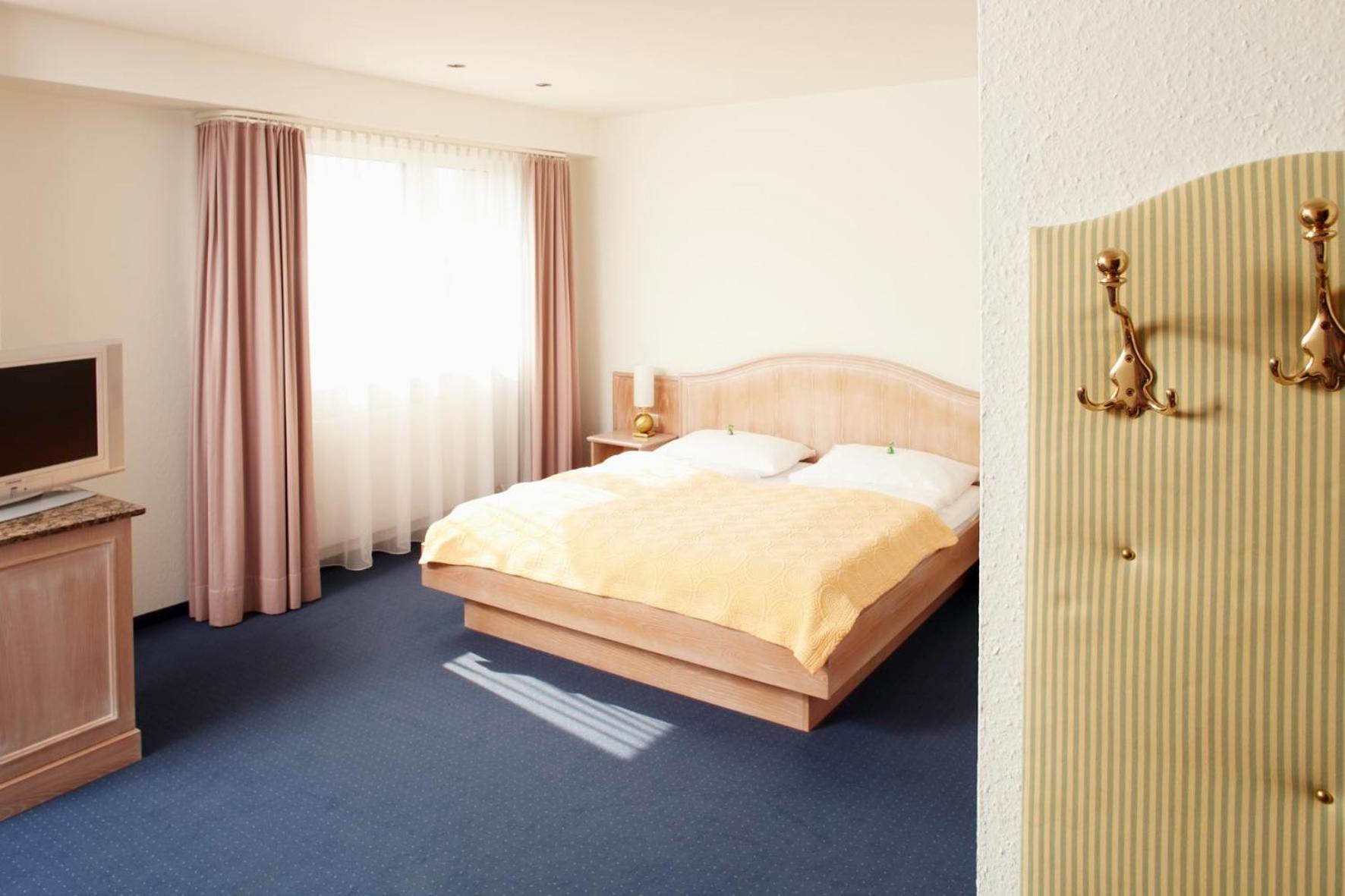 Standard Double Room - Photo 2