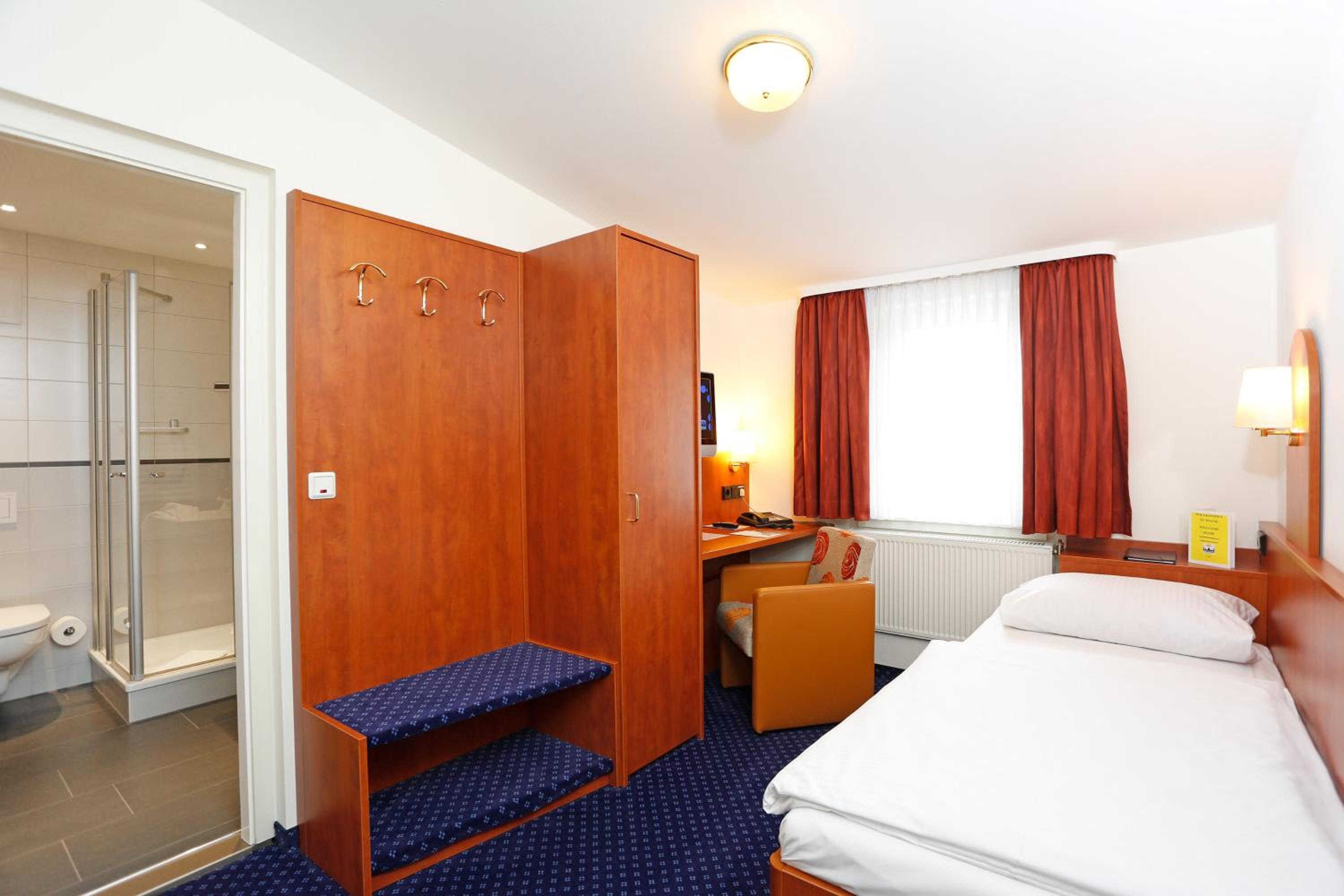 Standard Single Room photo 2