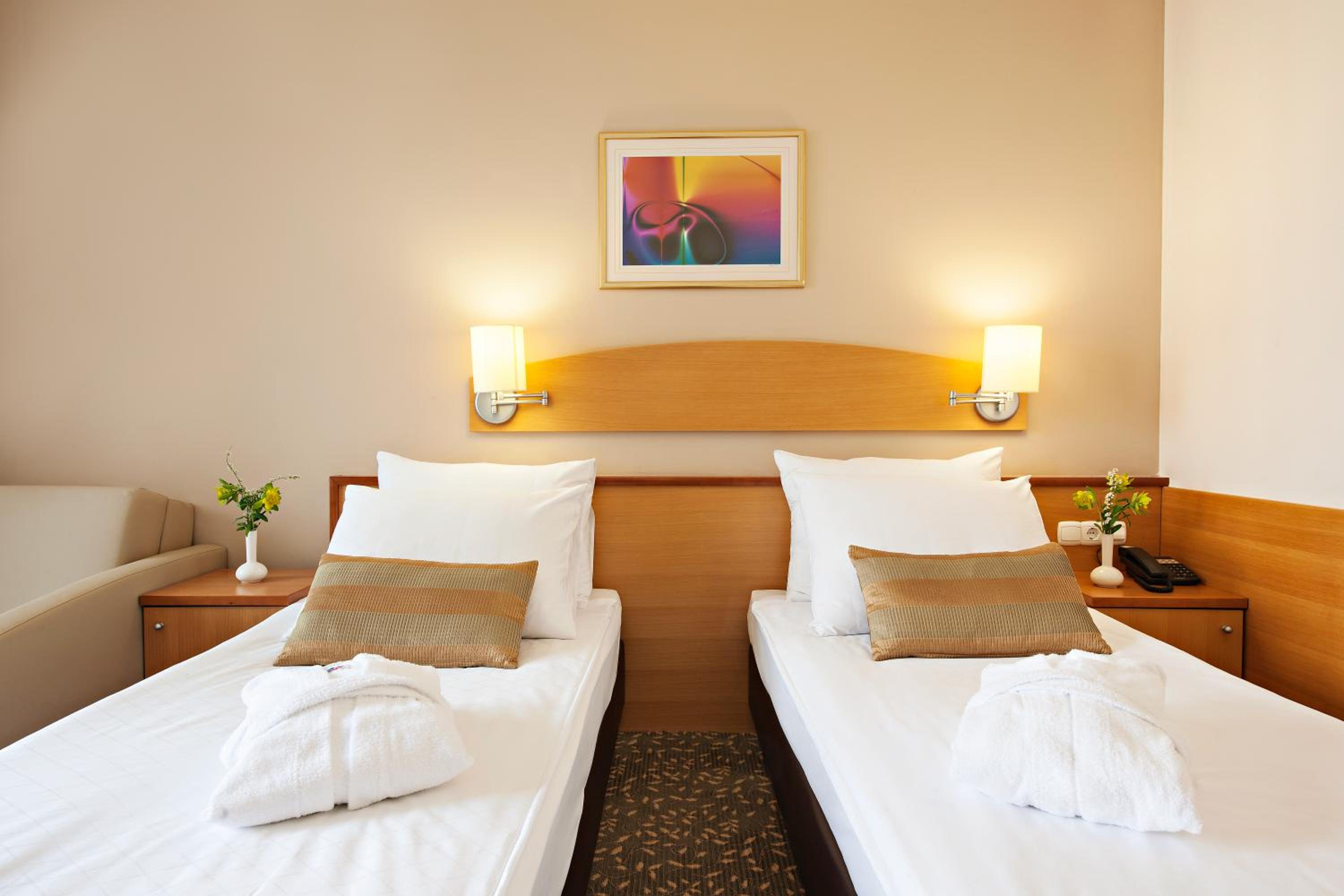 Standard Double Room - Photo 2