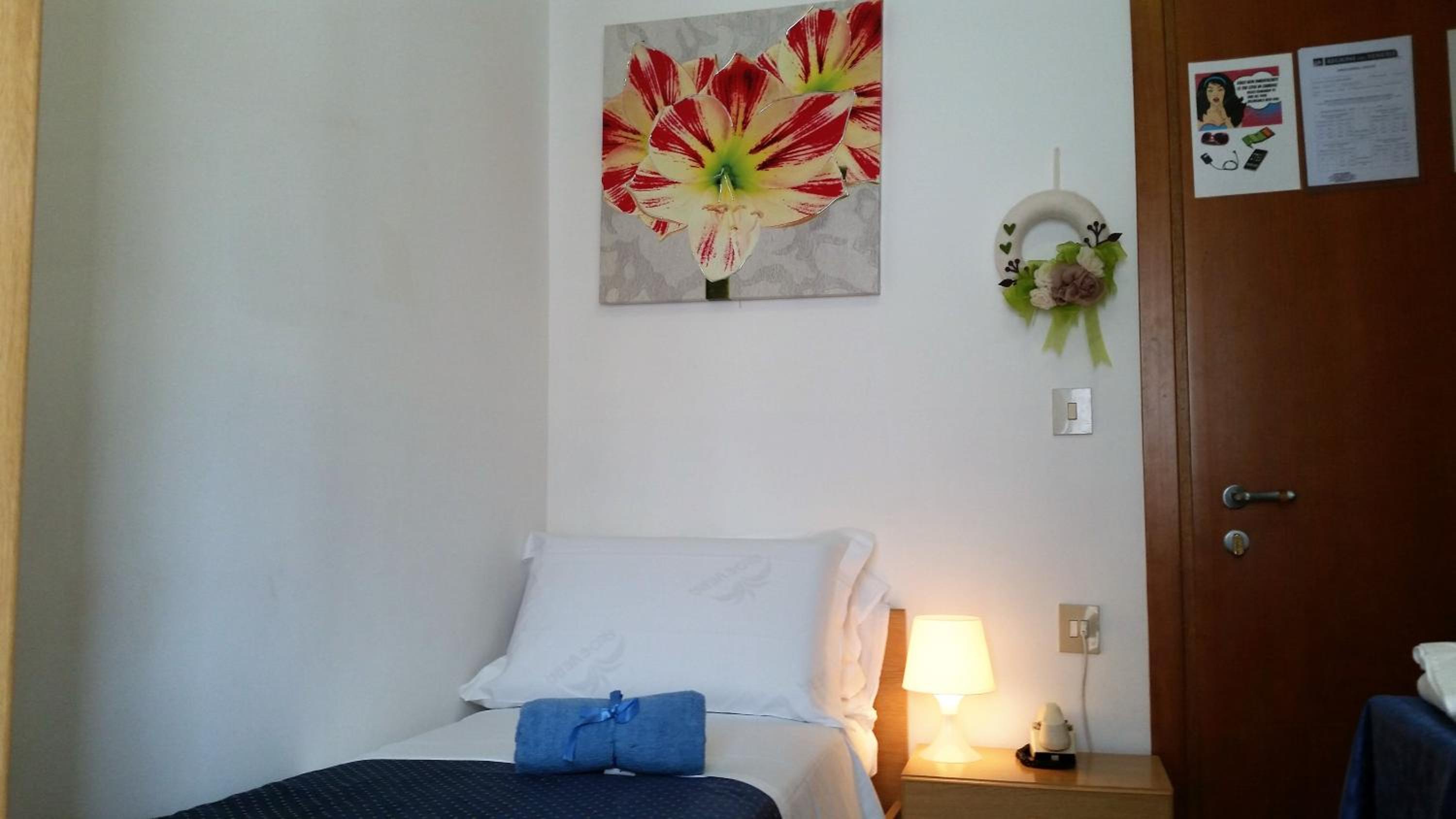 Single Room photo 2