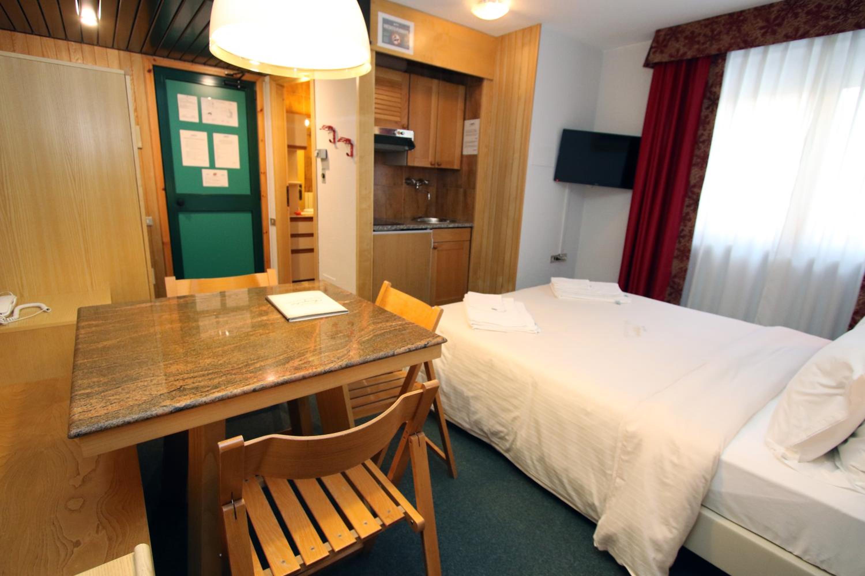 One-Bedroom Apartment (2 Adults + 2 Children) photo 1