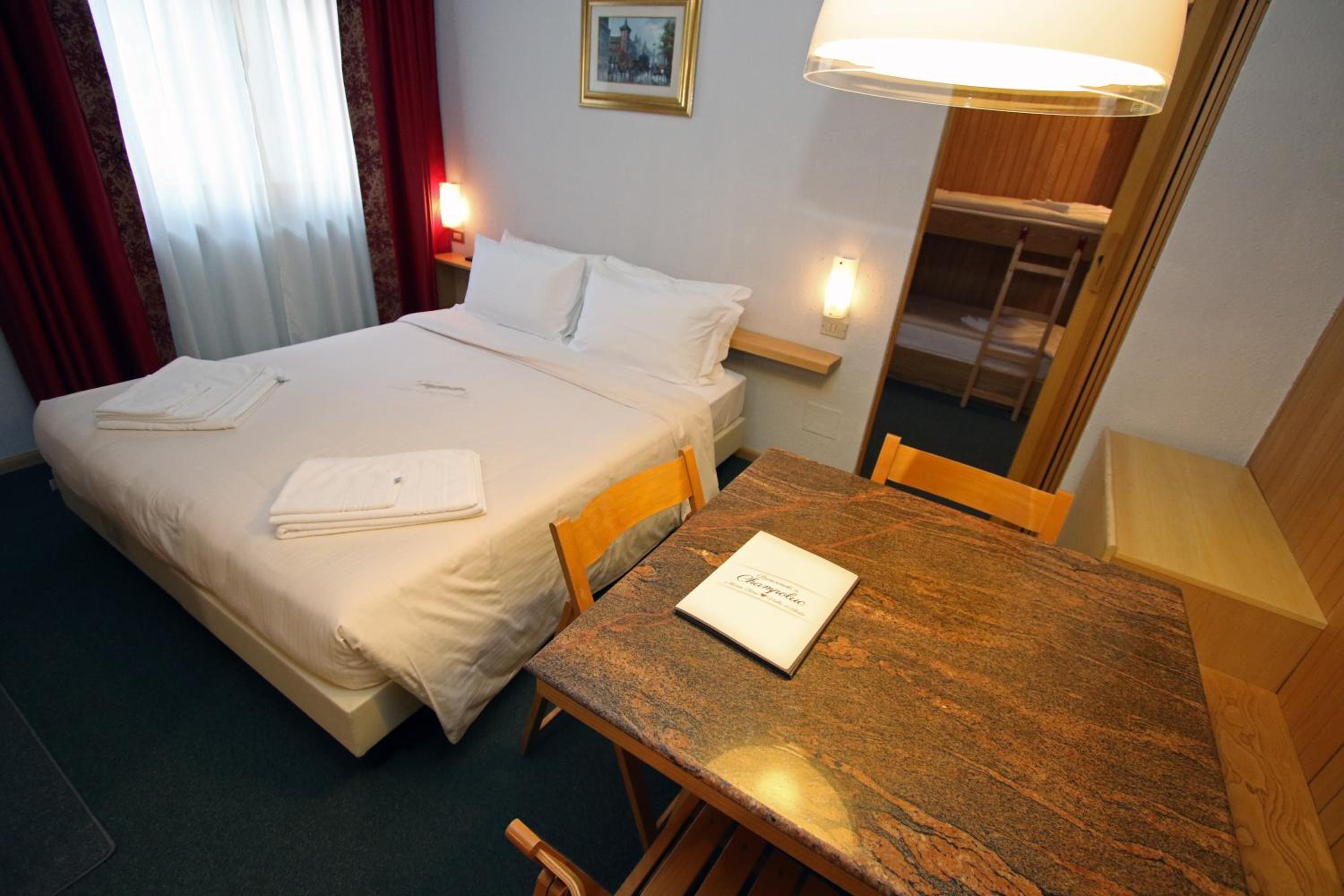 One-Bedroom Apartment (2 Adults + 2 Children) photo 3