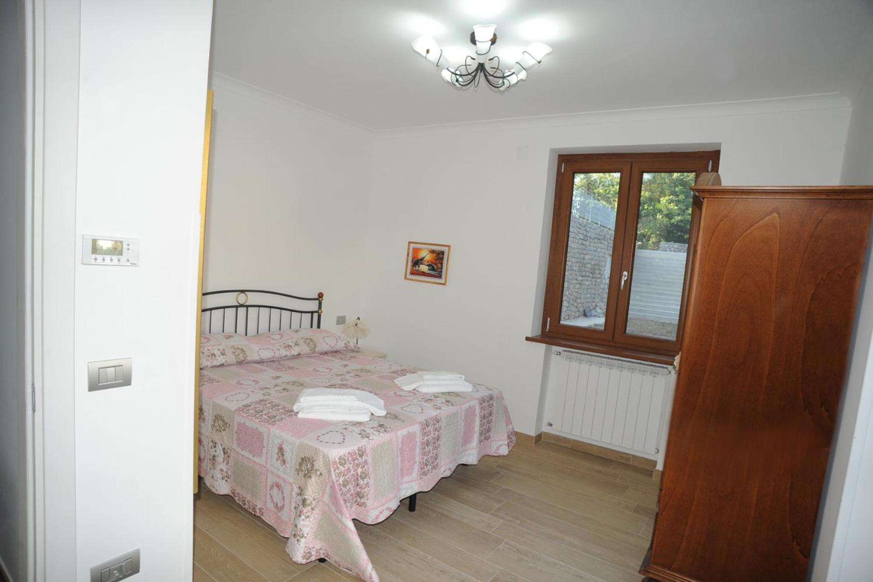 One-Bedroom House photo 1
