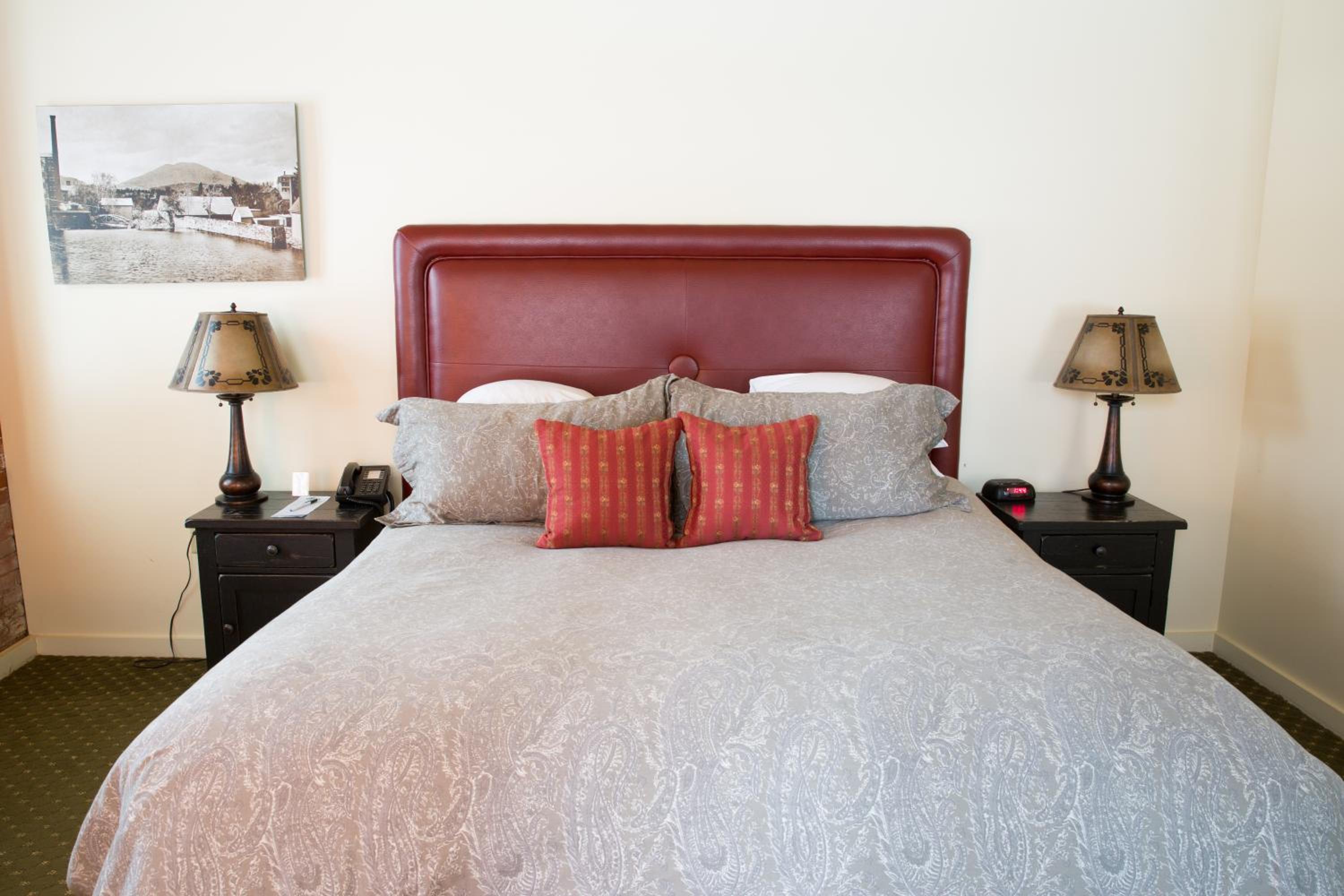 Deluxe King Room photo 2