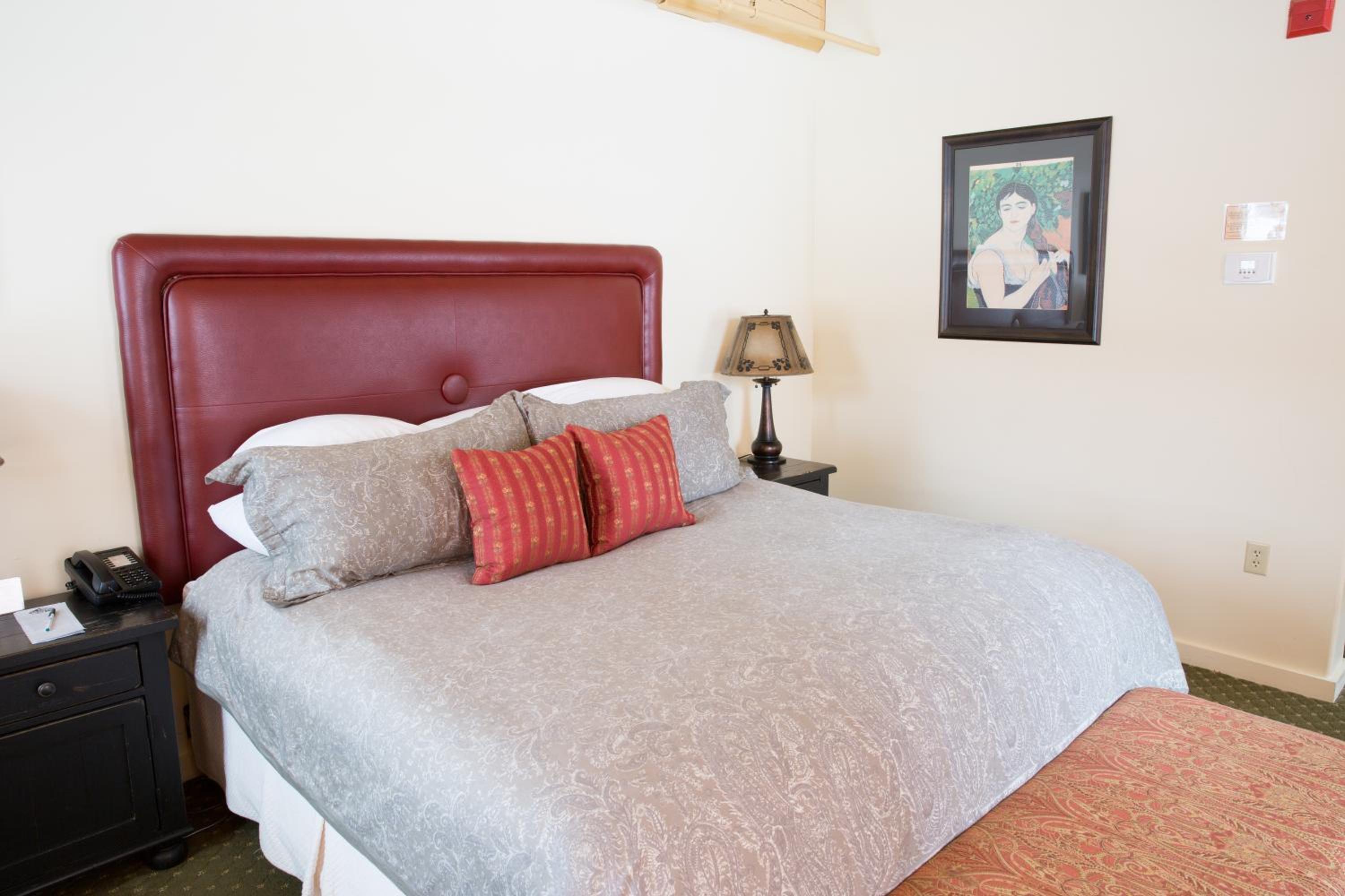 Deluxe King Room photo 1