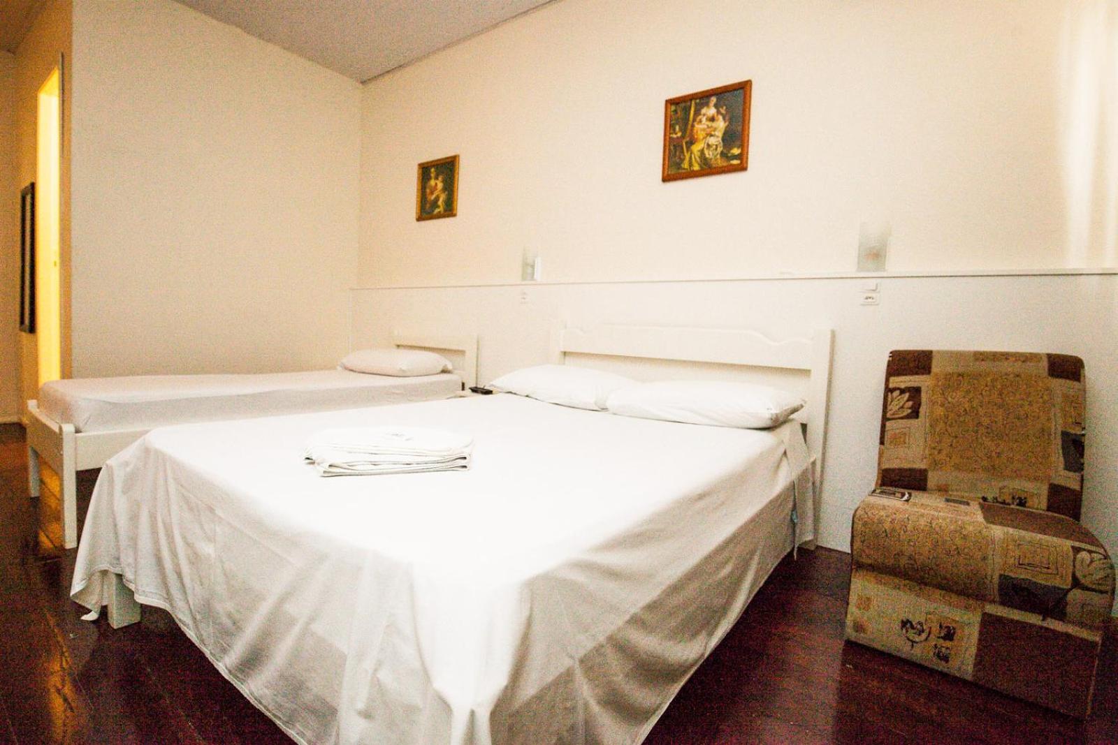 Quarto Família 1 cama de casal e 1 de solteiro photo 2