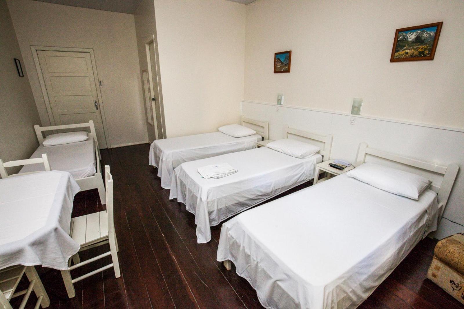 Quarto 4 Camas de Solteiro photo 2