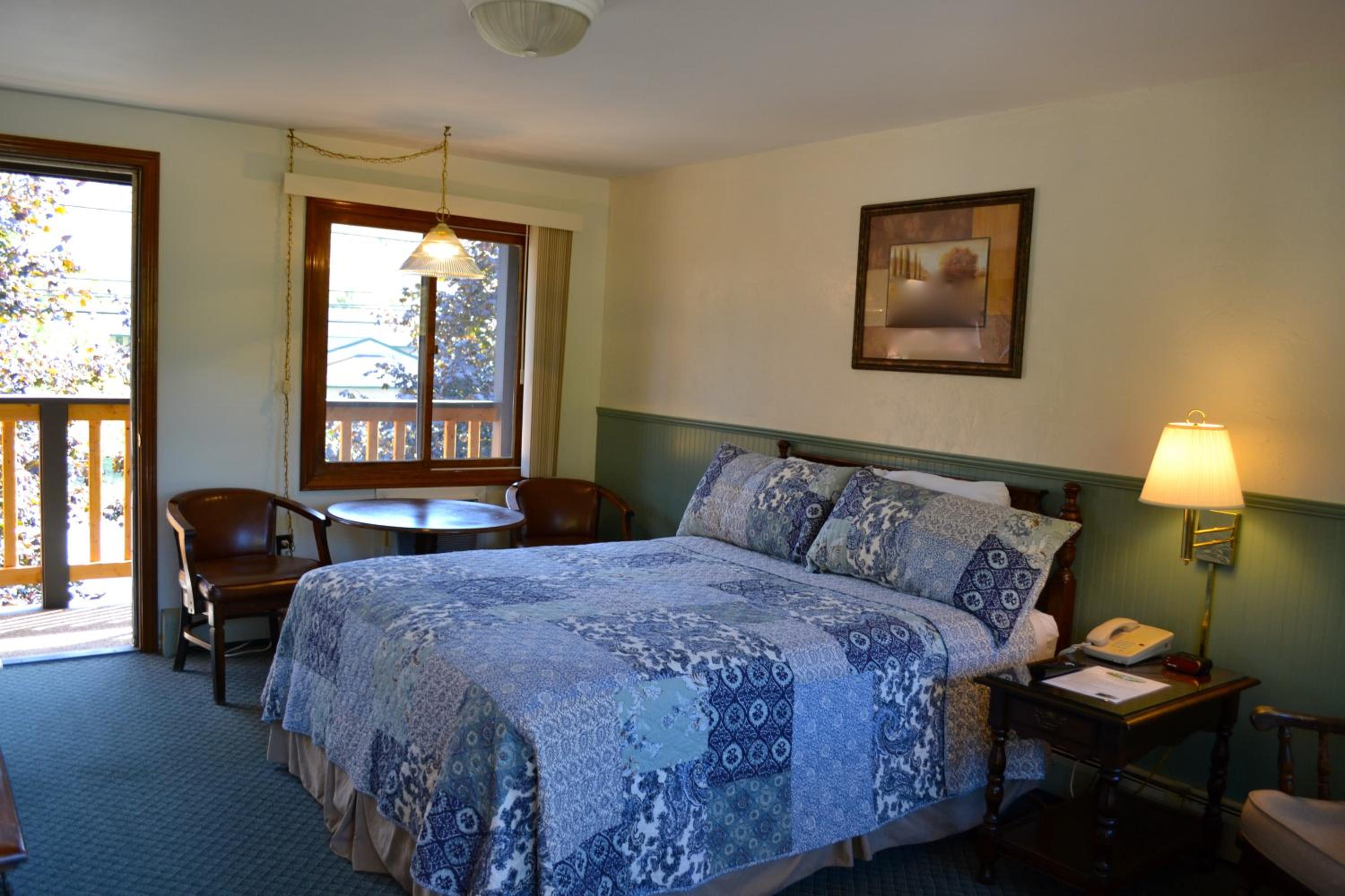 Queen Room with Balcony photo 3