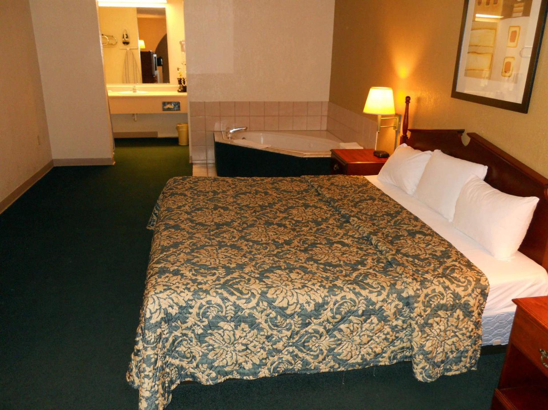 King Suite with Spa Bath photo 2