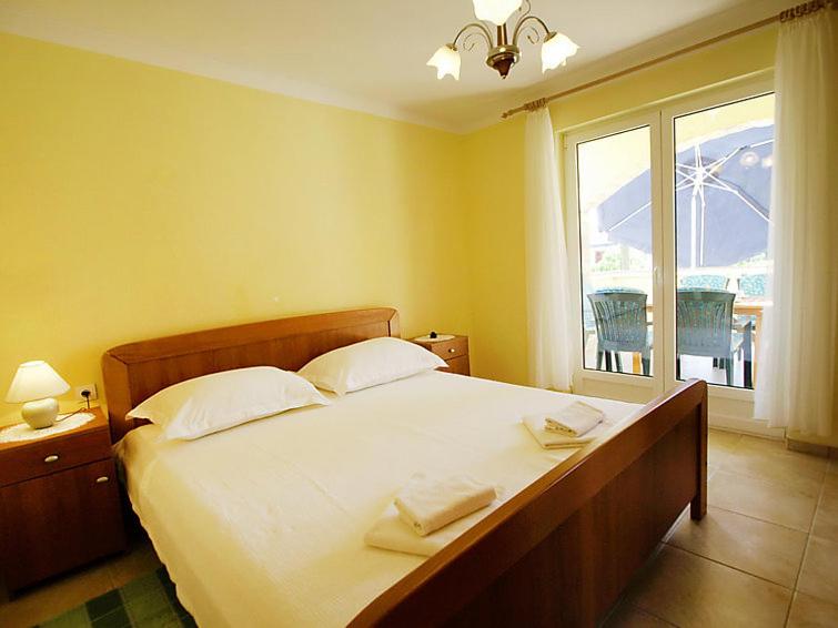 Apartment with Terrace photo 2