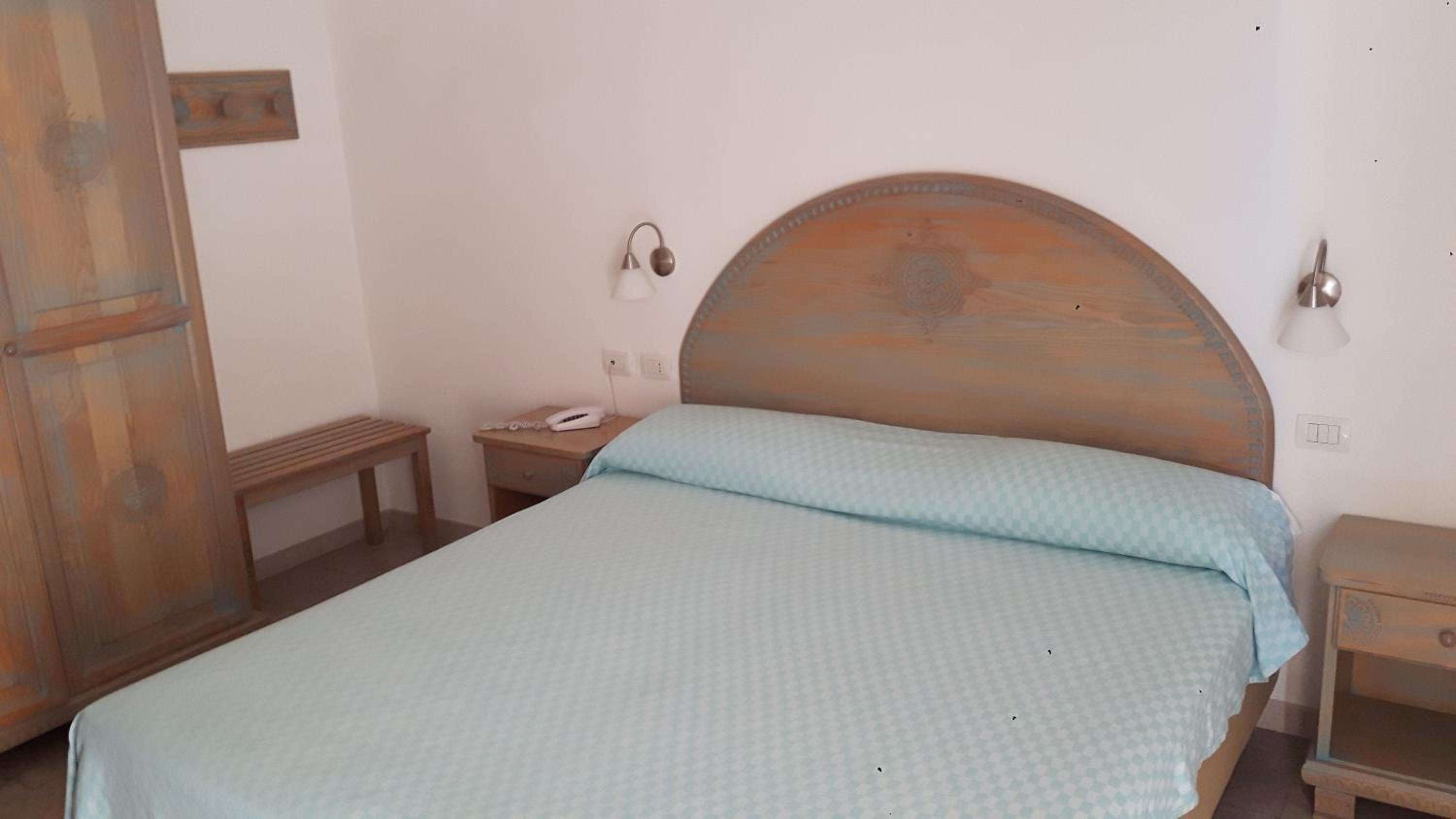 Double or Twin Room - Photo 5