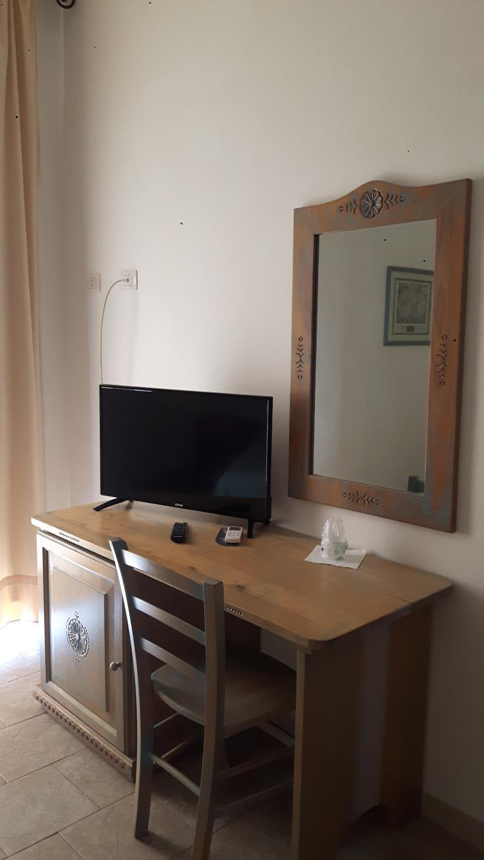 Double or Twin Room - Photo 9