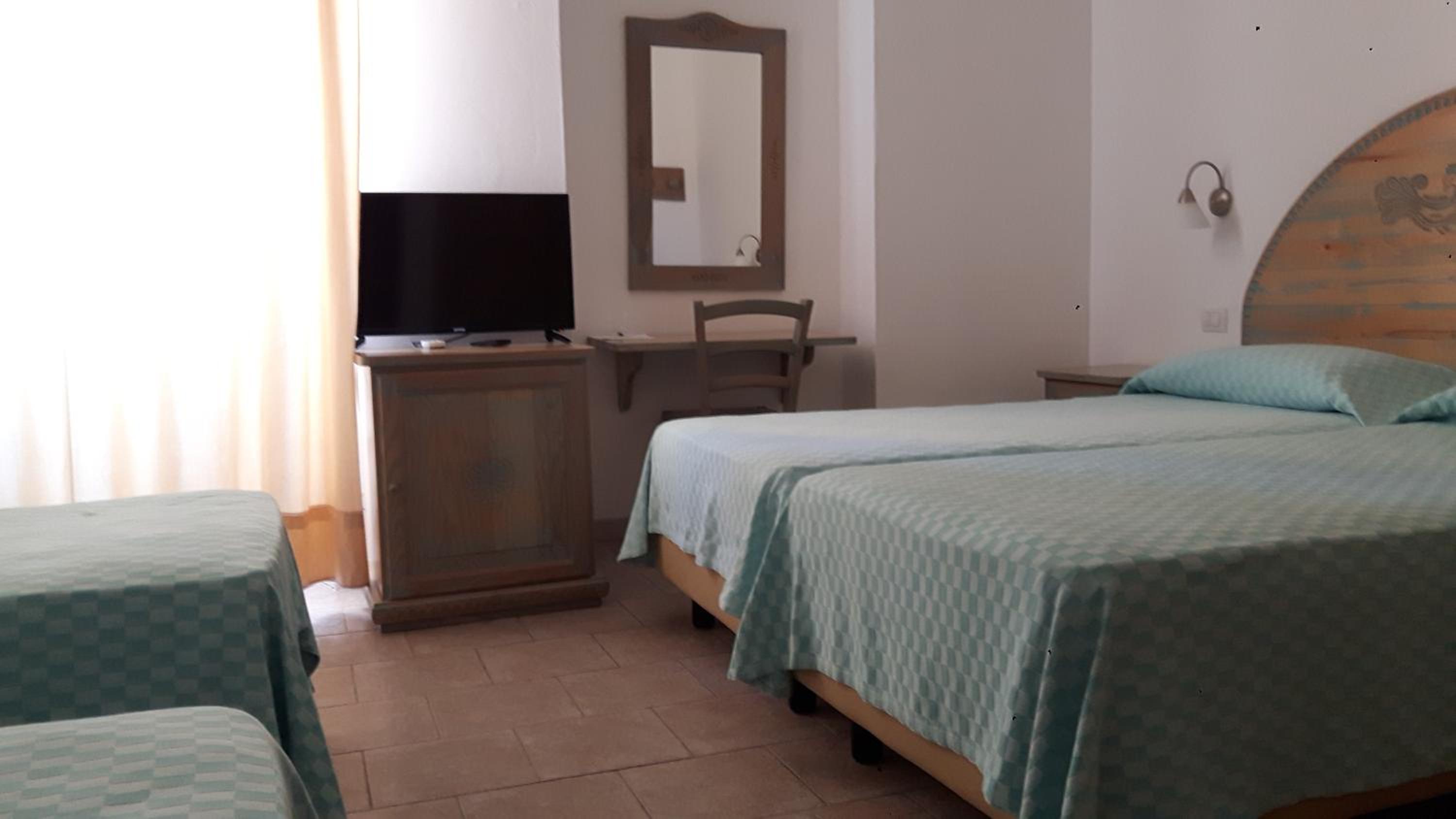 Quadruple Room - Photo 1