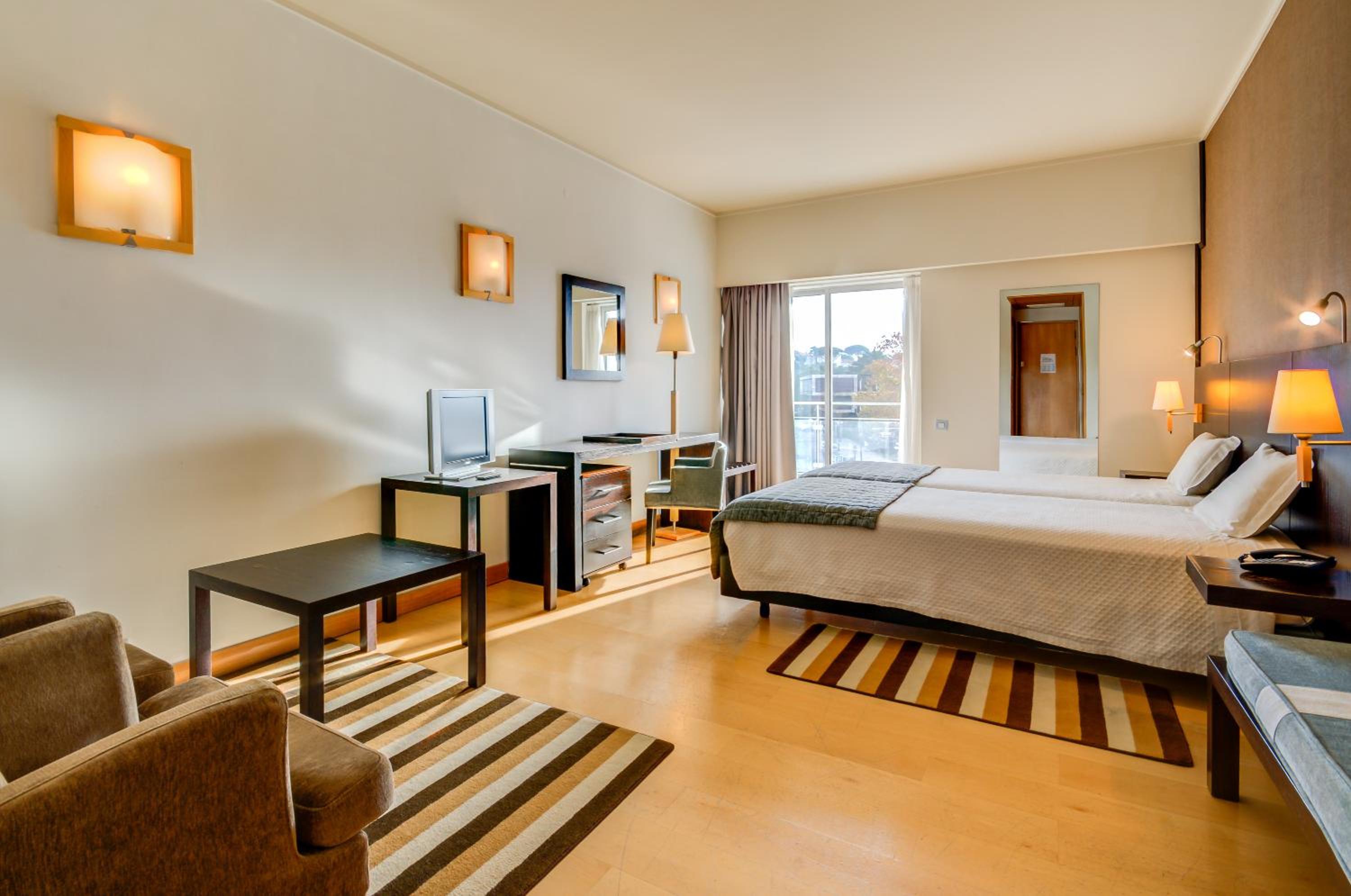 Standard Twin Room - Photo 19