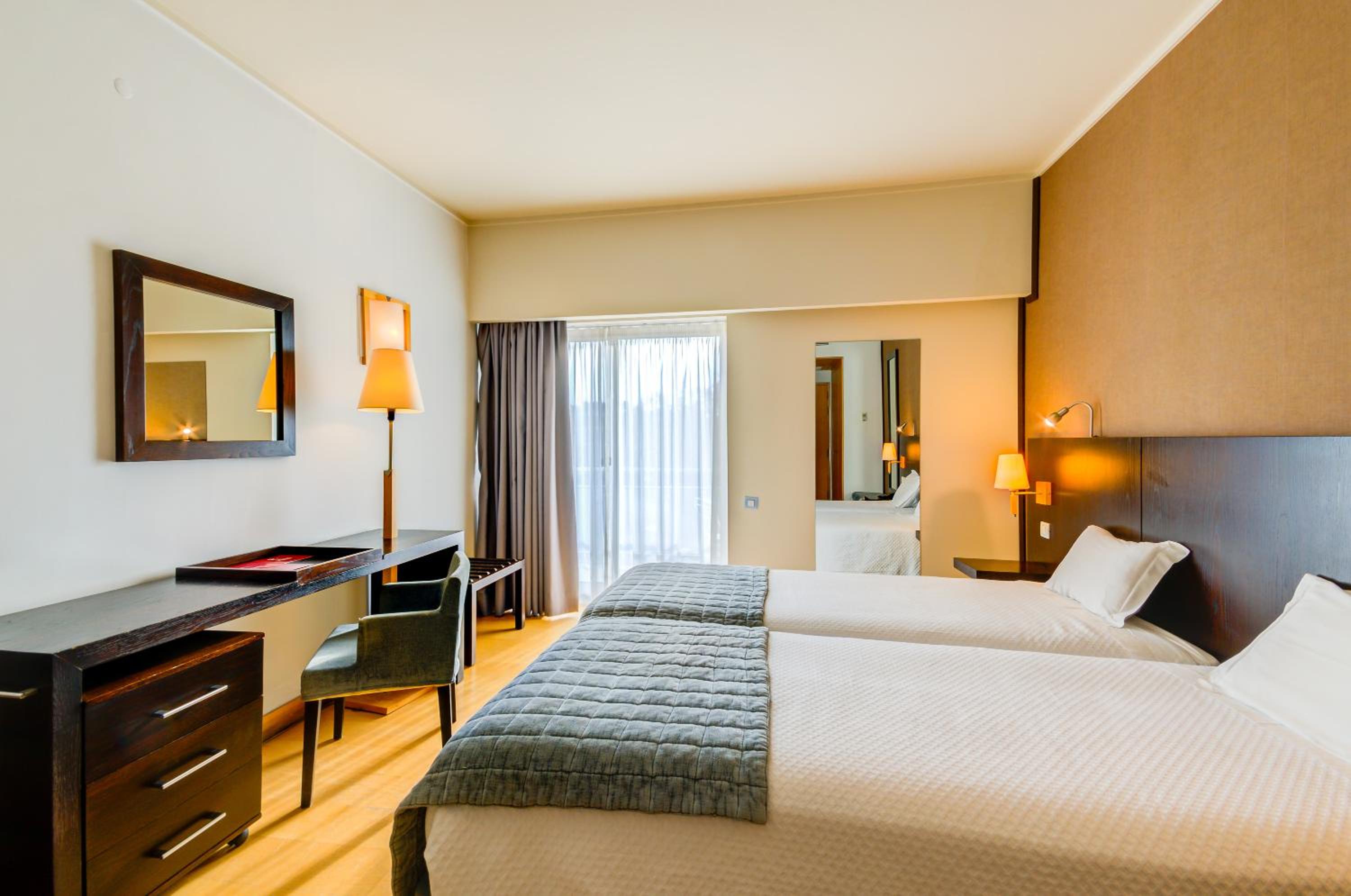 Standard Twin Room - Photo 12